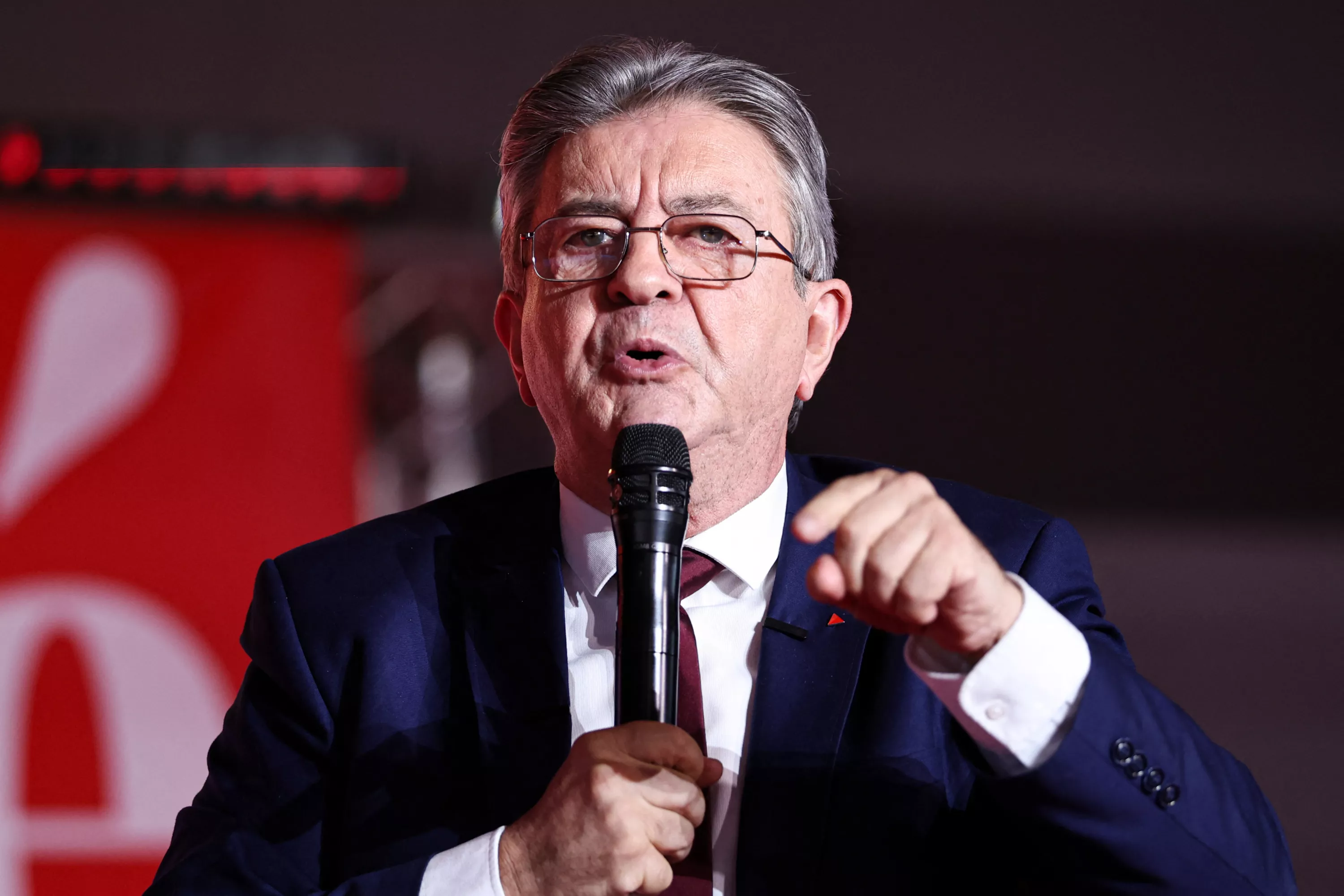 EN DIRECT - Blocus des lycées : Jean-Luc Mélenchon appelle à «la non-violence», plusieurs incidents recensés en France