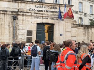 EN DIRECT Blocus des lycées : des manifestations 