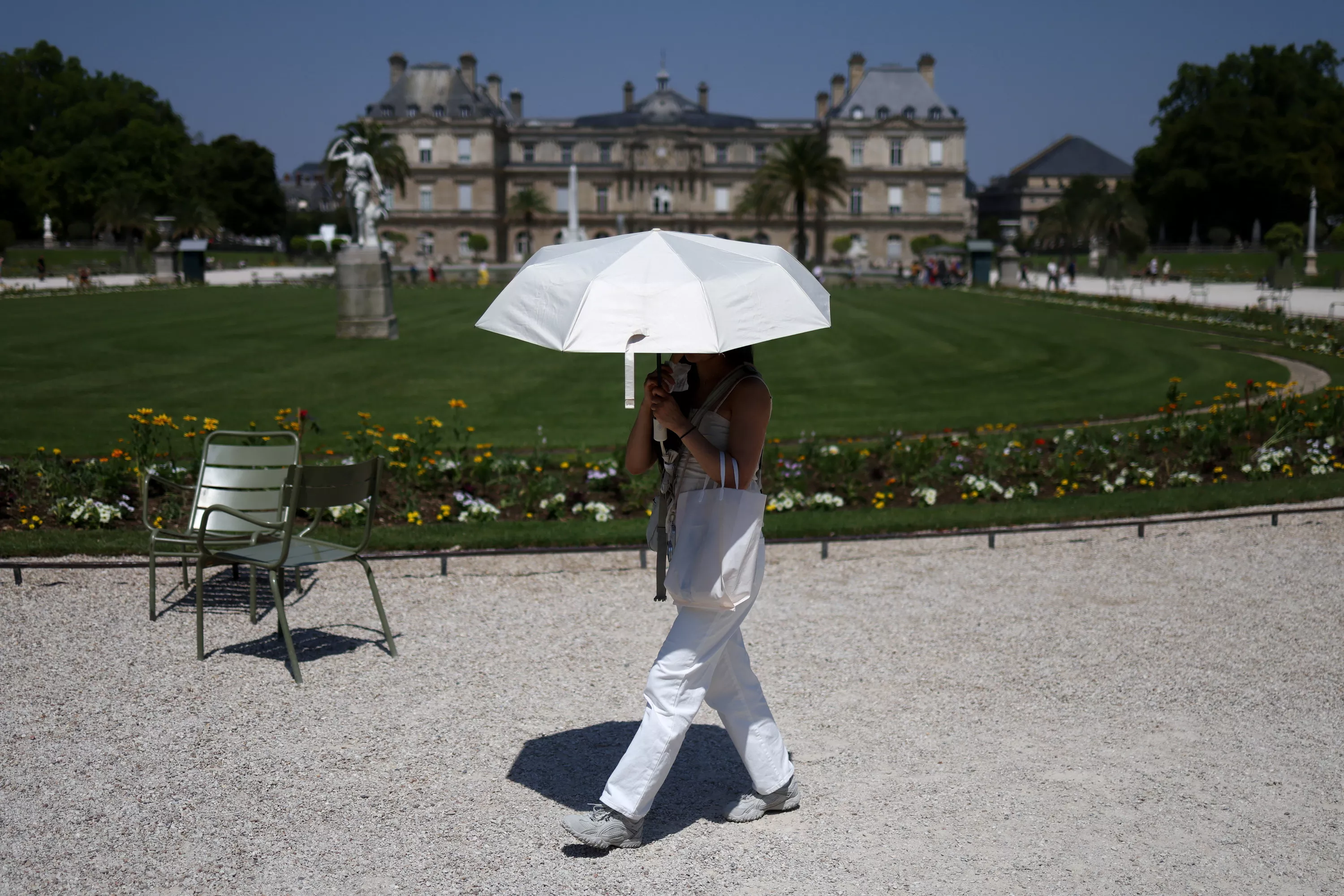 EN DIRECT - Canicule : déjà environ 1000 décès de plus que la normale recensés depuis mercredi, selon Santé publique France
