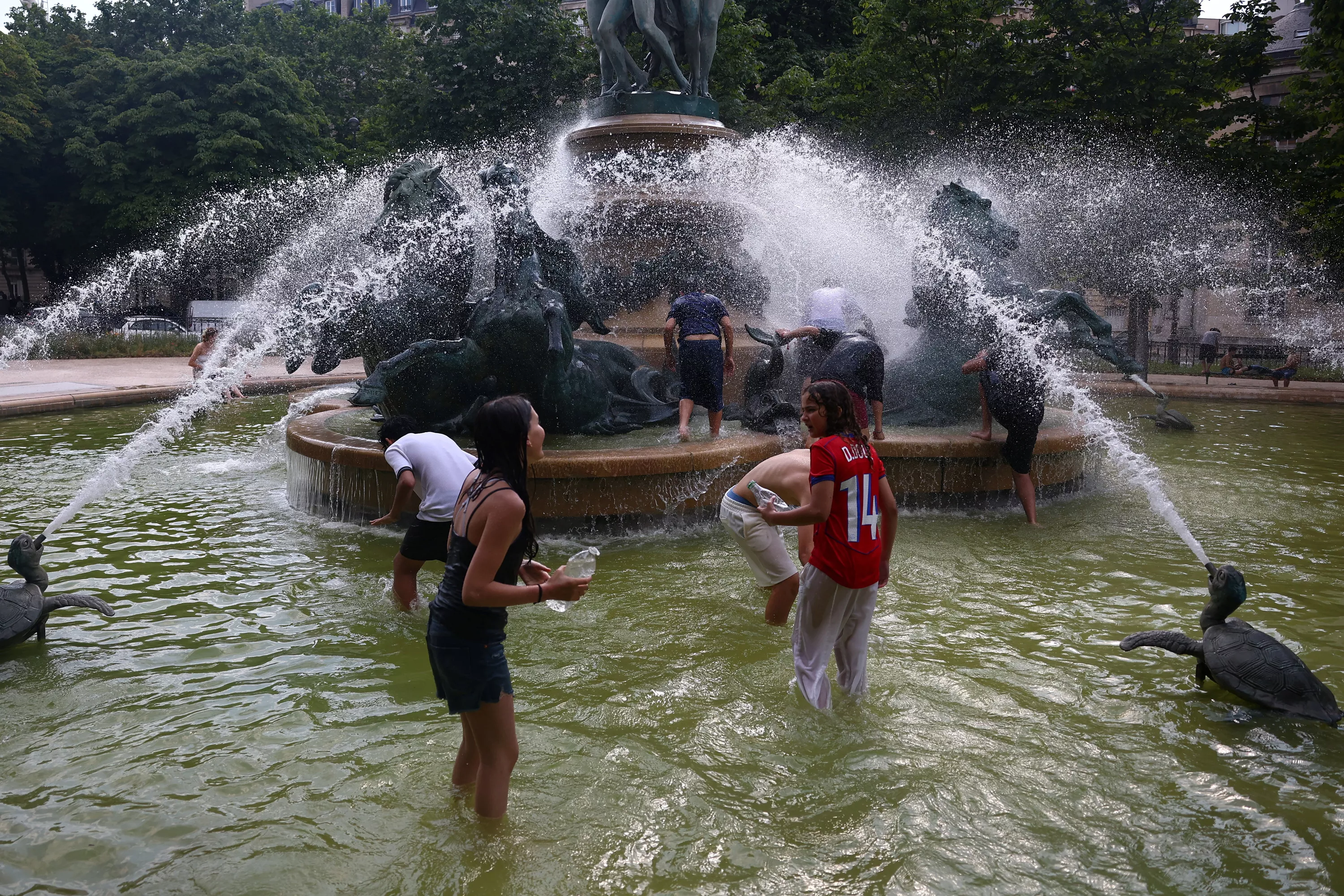 EN DIRECT - Canicule : des inquiétudes pour la Fête de la musique