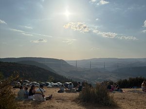 EN DIRECT Éclipse solaire : le phénomène a débuté, une partie de la Lune recouvre le Soleil