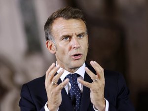 EN DIRECT Emmanuel Macron à Mende pour la rentrée scolaire ce mardi : suivez le déplacement du président de la République