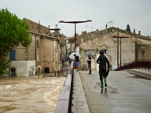 EN DIRECT Épisode méditerranéen : l’activité pluvio-orageuse reste intense dans l’Hérault et le Gard, les Bouches-du-Rhône voisines également touchées