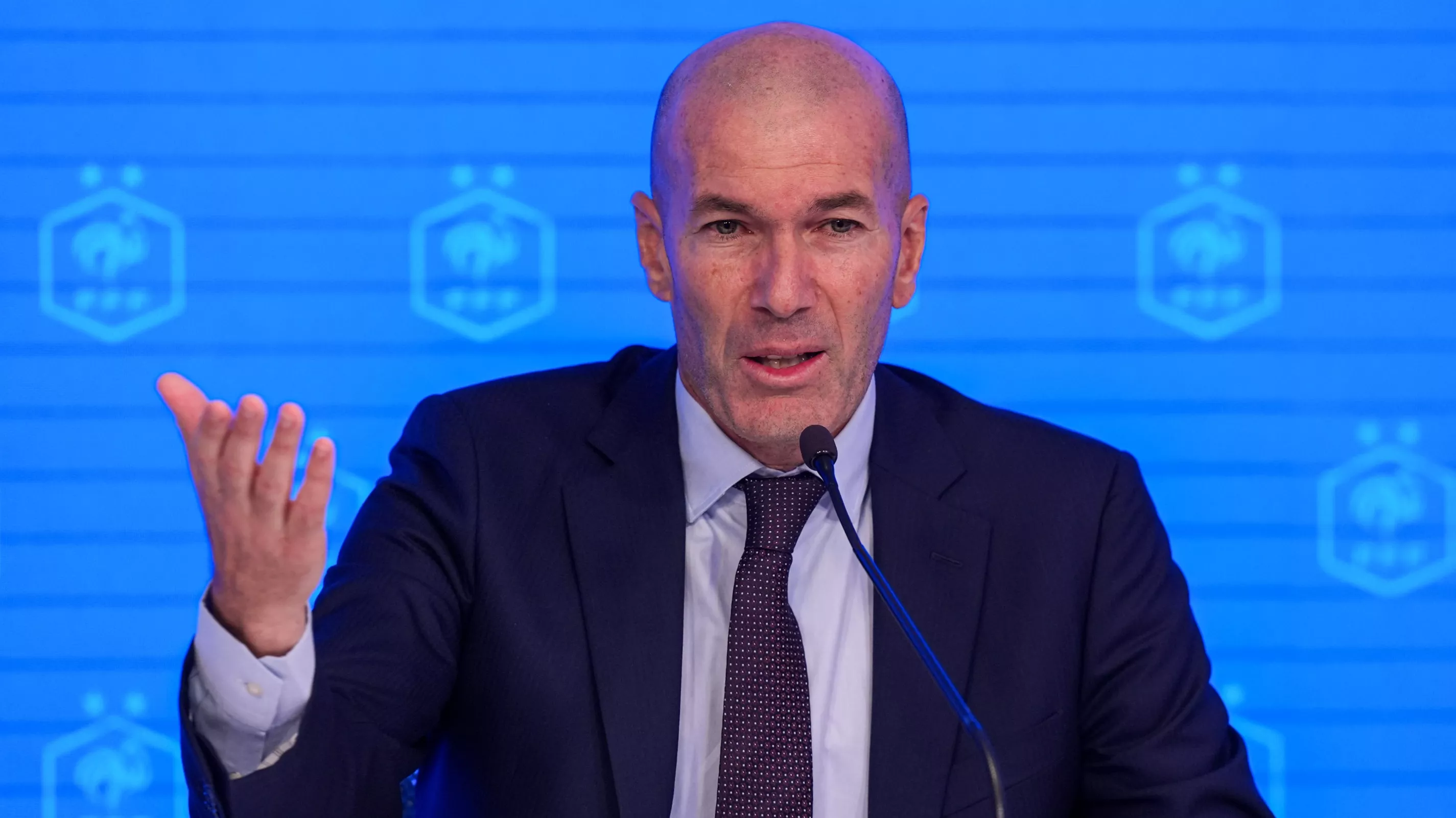 EN DIRECT - Équipe de France : Zinédine Zidane va dévoiler sa première liste, qui sera appelé chez les Bleus ?
