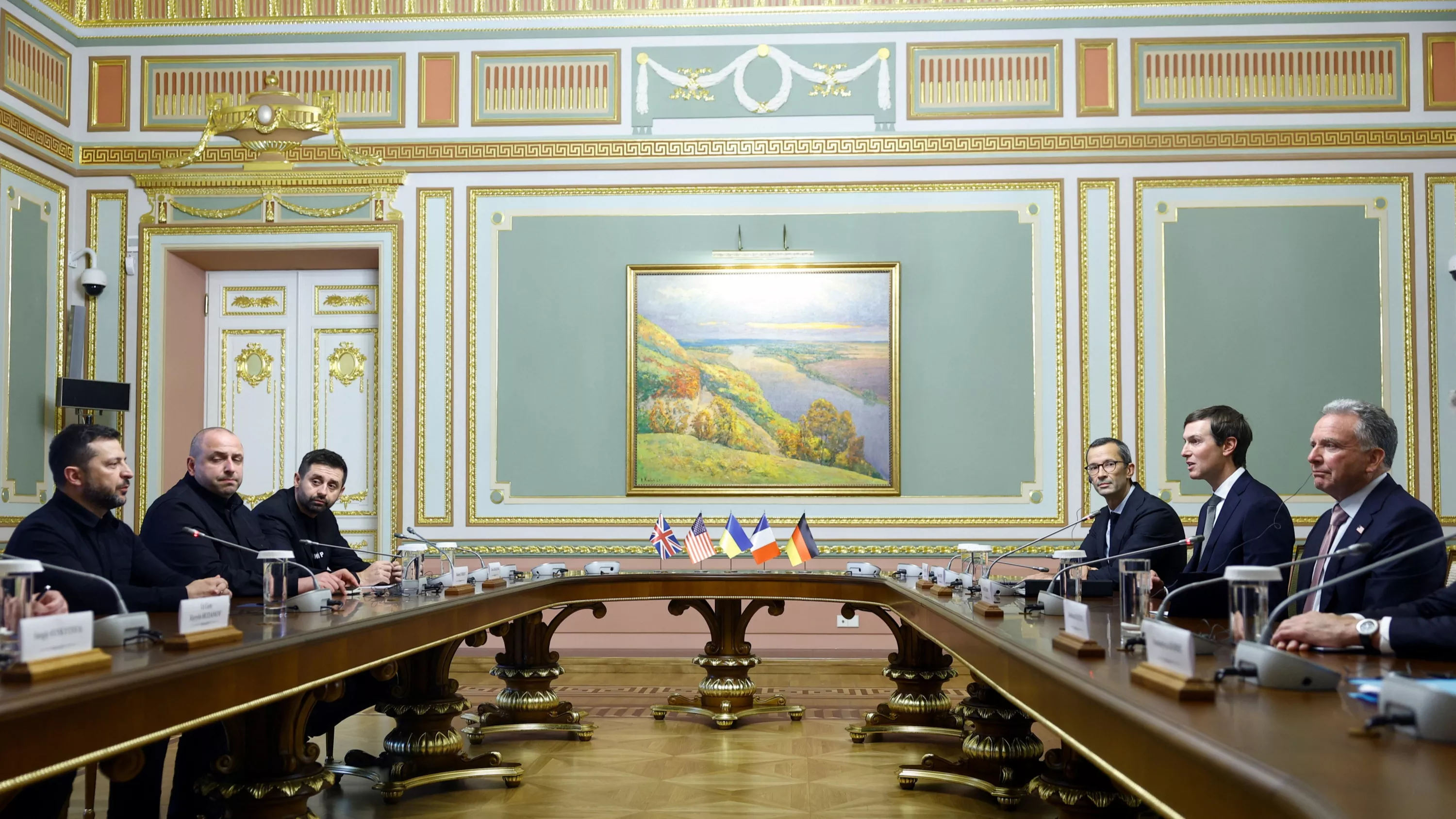 EN DIRECT - Guerre en Ukraine : les pourparlers à Kiev ont été «significatifs» et se poursuivront «aussi longtemps qu’il le faudra», annonce Steve Witkoff