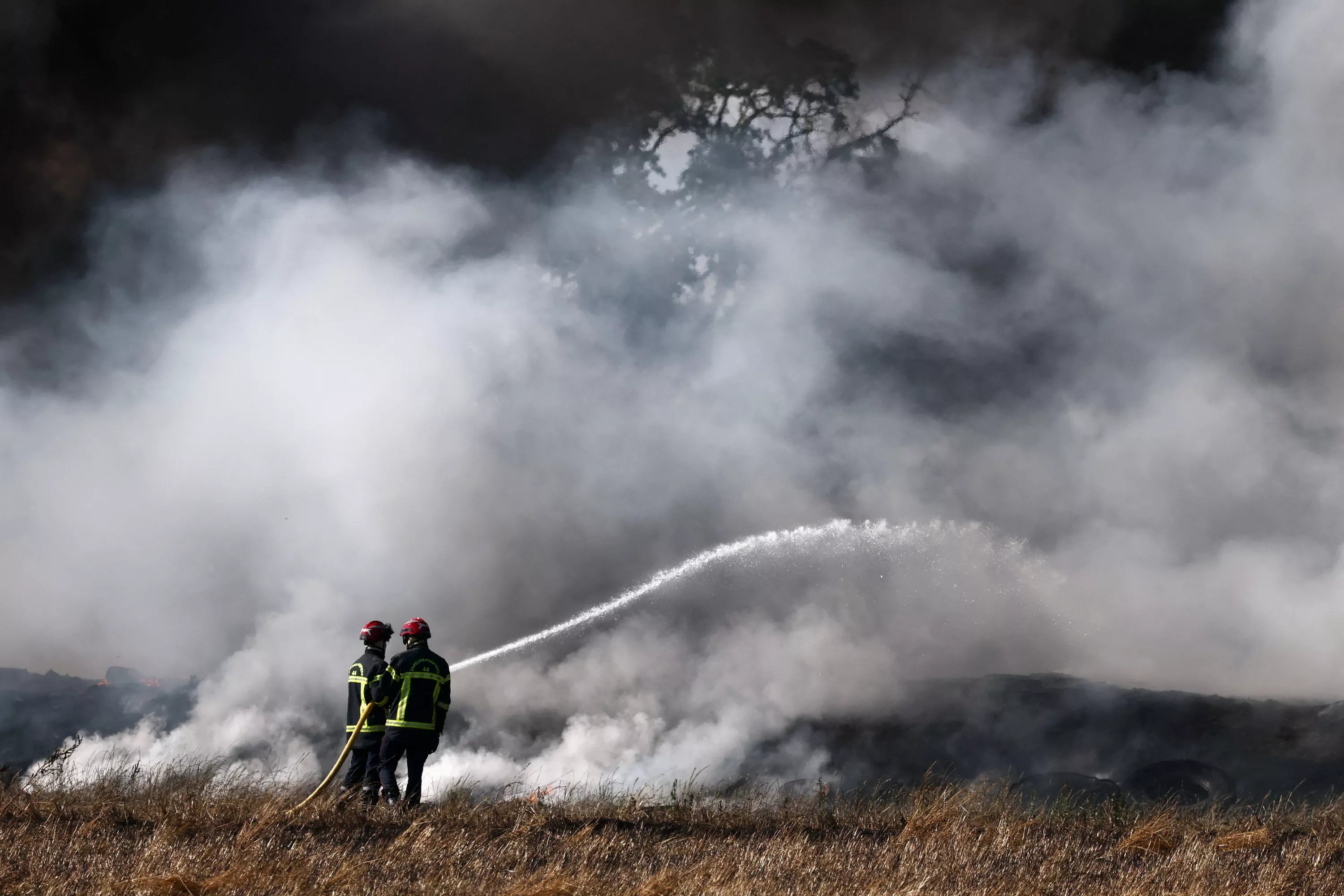 EN DIRECT - Incendies : «Plus de 2000 sapeurs-pompiers» engagés, le ministre de l’Intérieur demain dans l’Aude