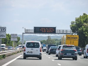 EN DIRECT Incendies : l’autoroute A9 coupée dans le sens nord-sud après un départ de feu à Saturargues…