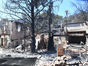 EN DIRECT Incendies : l’autoroute A9 coupée dans le sens nord sud au PK78, à Saturargues après un départ de feu