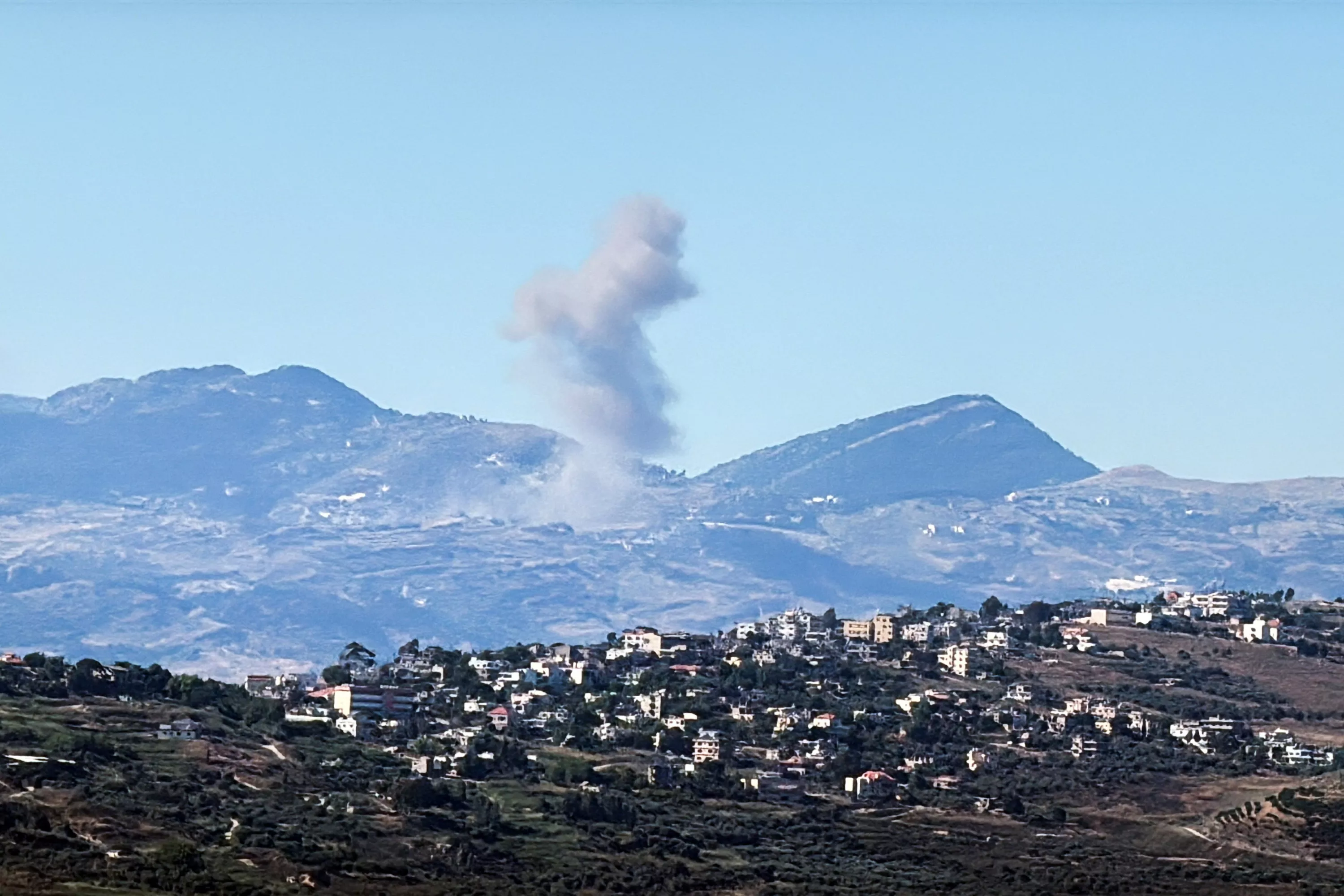 EN DIRECT - Israël poursuit ses frappes sur le Liban, au lendemain de l’annonce d’un cessez-le-feu