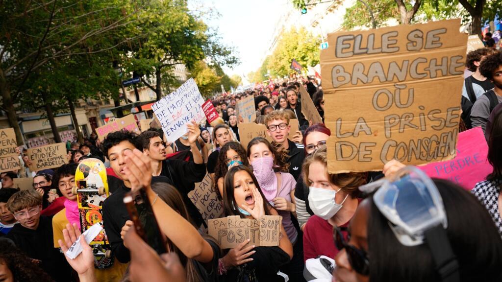 EN DIRECT - Mobilisation des lycéens: entre 86 000 et 260 000 manifestants à la mi-journée, le cortège se lance à Paris