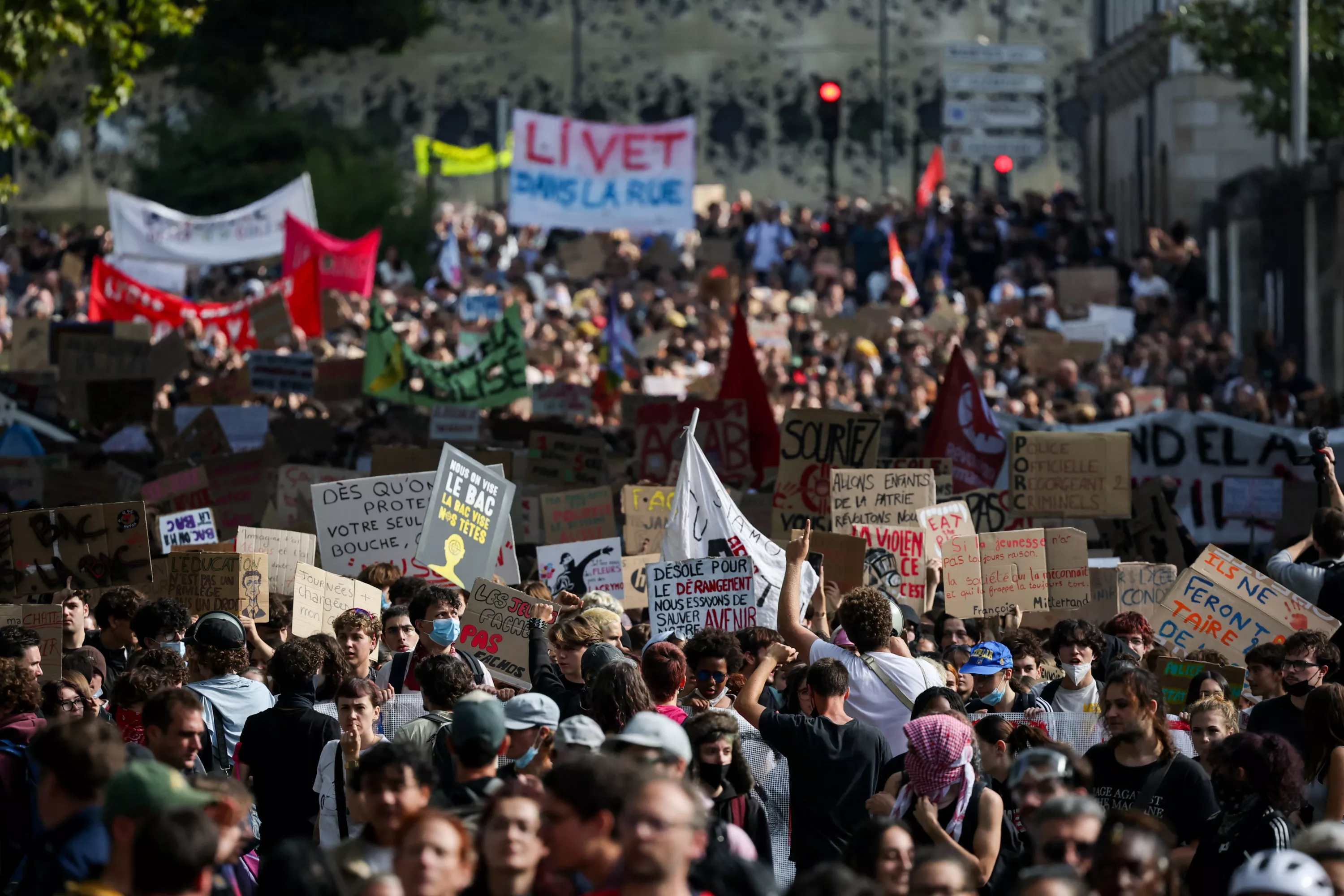 EN DIRECT - Mobilisation des lycéens : «Ils ne nous écoutent pas», nouvelle journée de manifestations ce mardi, jusqu’à 220.000 personnes attendues