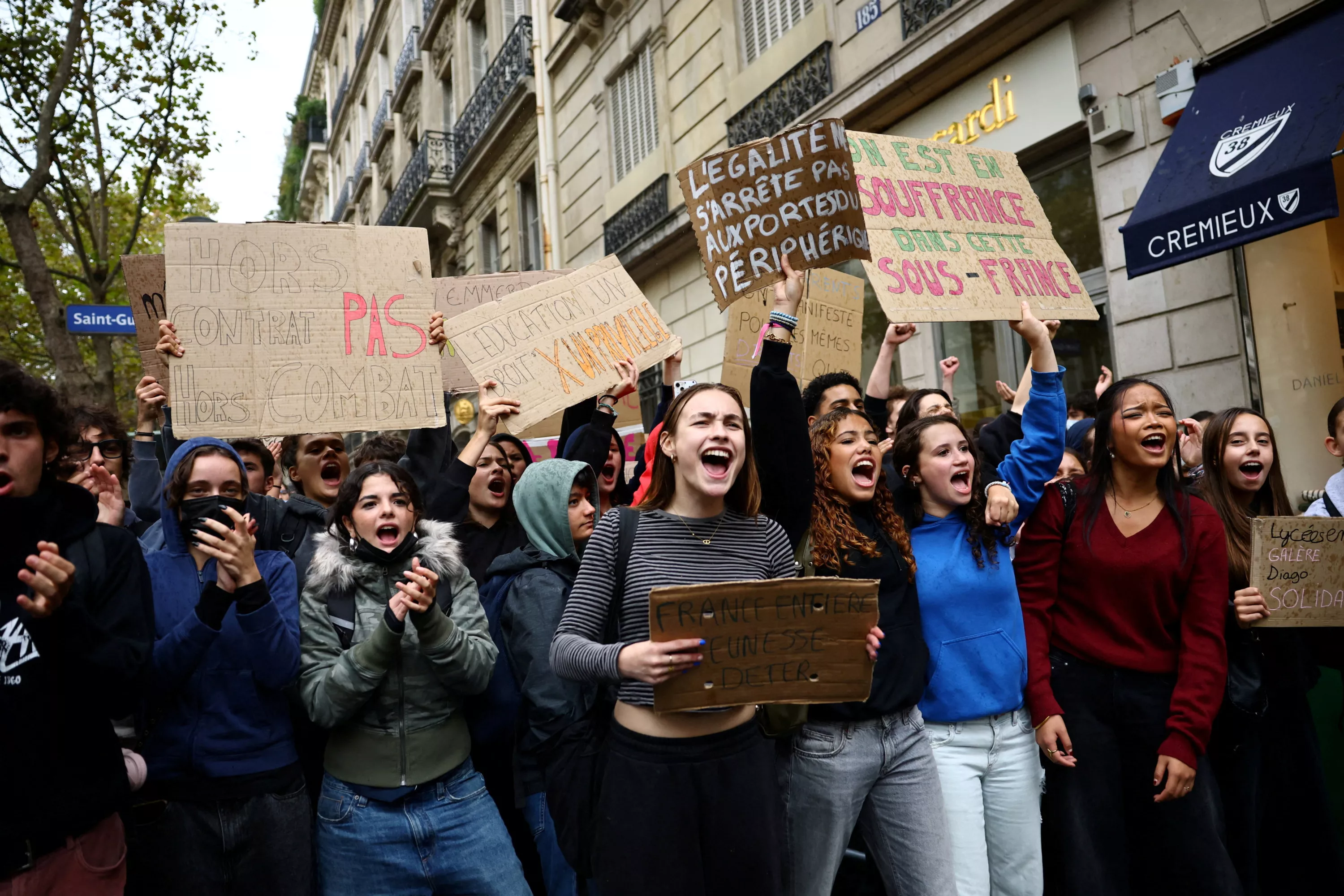 EN DIRECT - Mobilisation des lycéens : de nouvelles manifestations prévues ce jeudi partout en France, des syndicats de l’Éducation appellent à la grève