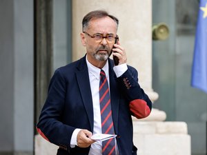 EN DIRECT Procès de Robert Ménard : une amende de 7 500 euros requise contre le maire de Béziers… Suivez l’audience