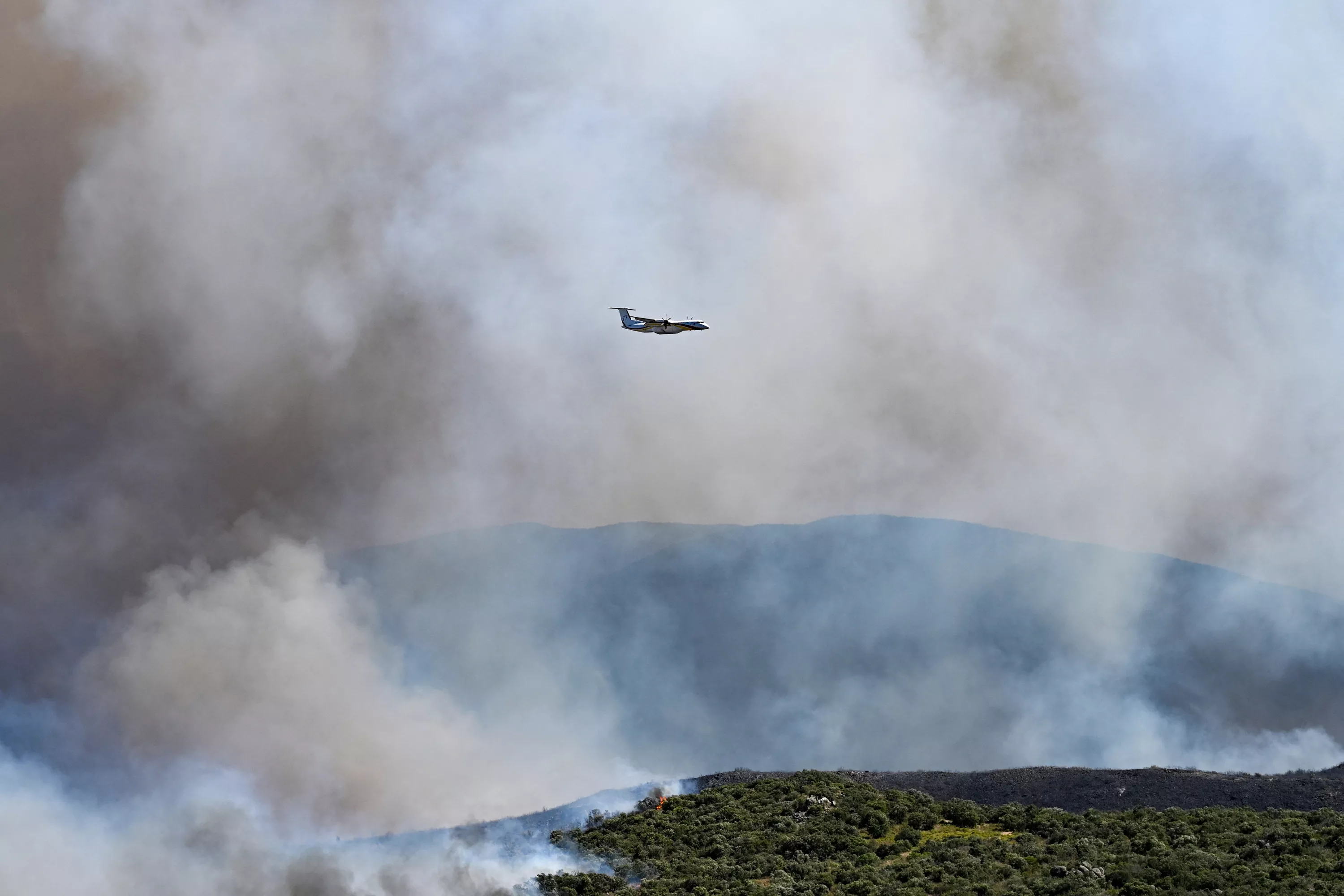 EN DIRECT - Pyrénées-Orientales, Gard, Drôme : les incendies font rage dans le sud de la France, une «vingtaine de feux» en cours