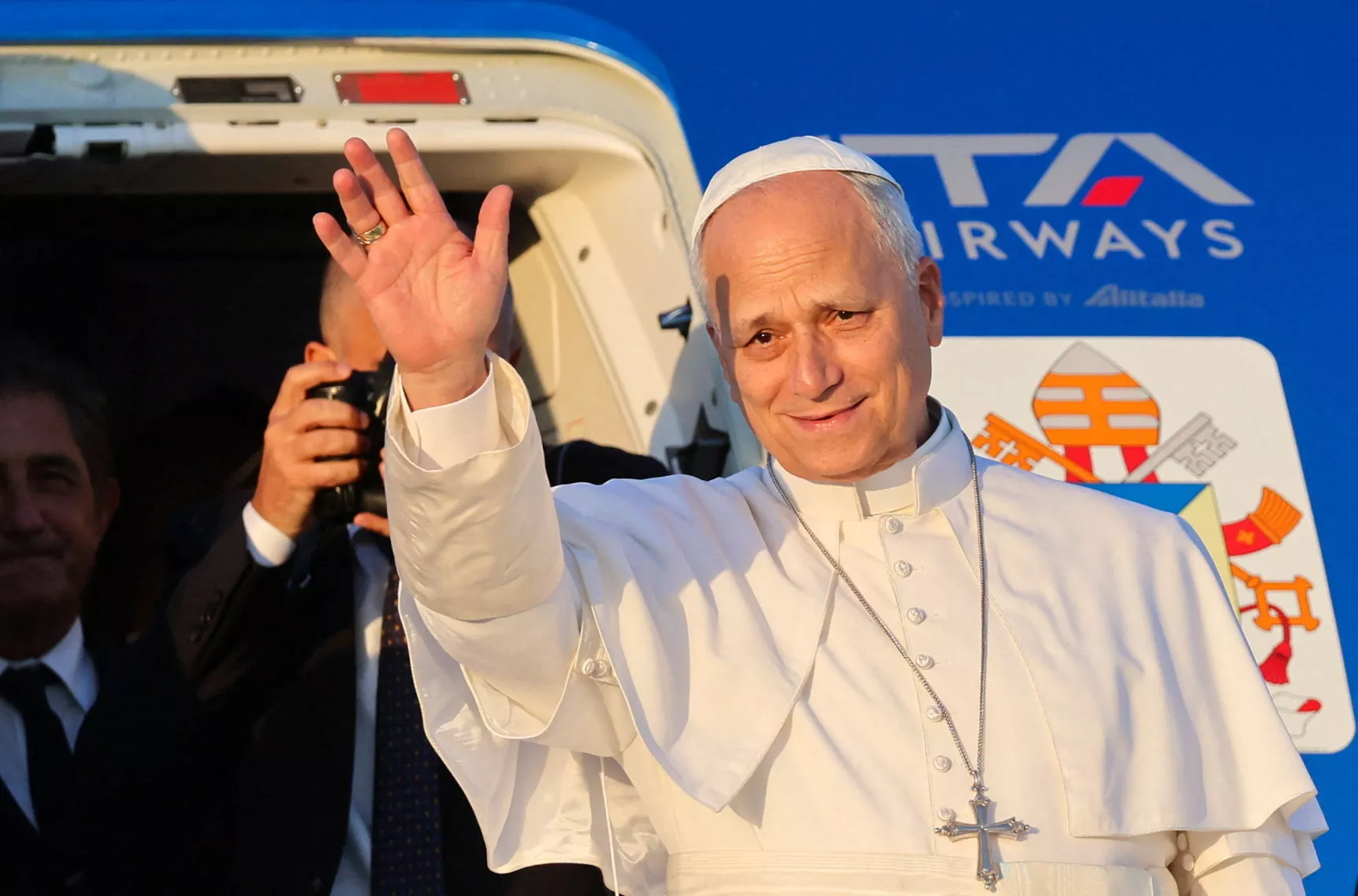 EN DIRECT - Visite de Léon XIV en France: l’avion du pape a décollé de Rome, le souverain pontife attendu à 10 heures à Paris