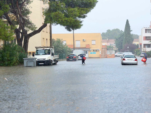EN IMAGES L’Aude sous les eaux : les précipitations sont finies à Narbonne, train retardé… le point sur les pluies diluviennes ce samedi