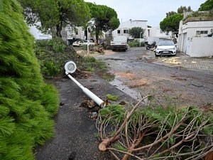 EN IMAGES Tornade au Grau-du-Roi : les photos impressionnantes des dégâts causés par l’épisode méditerranéen ce matin