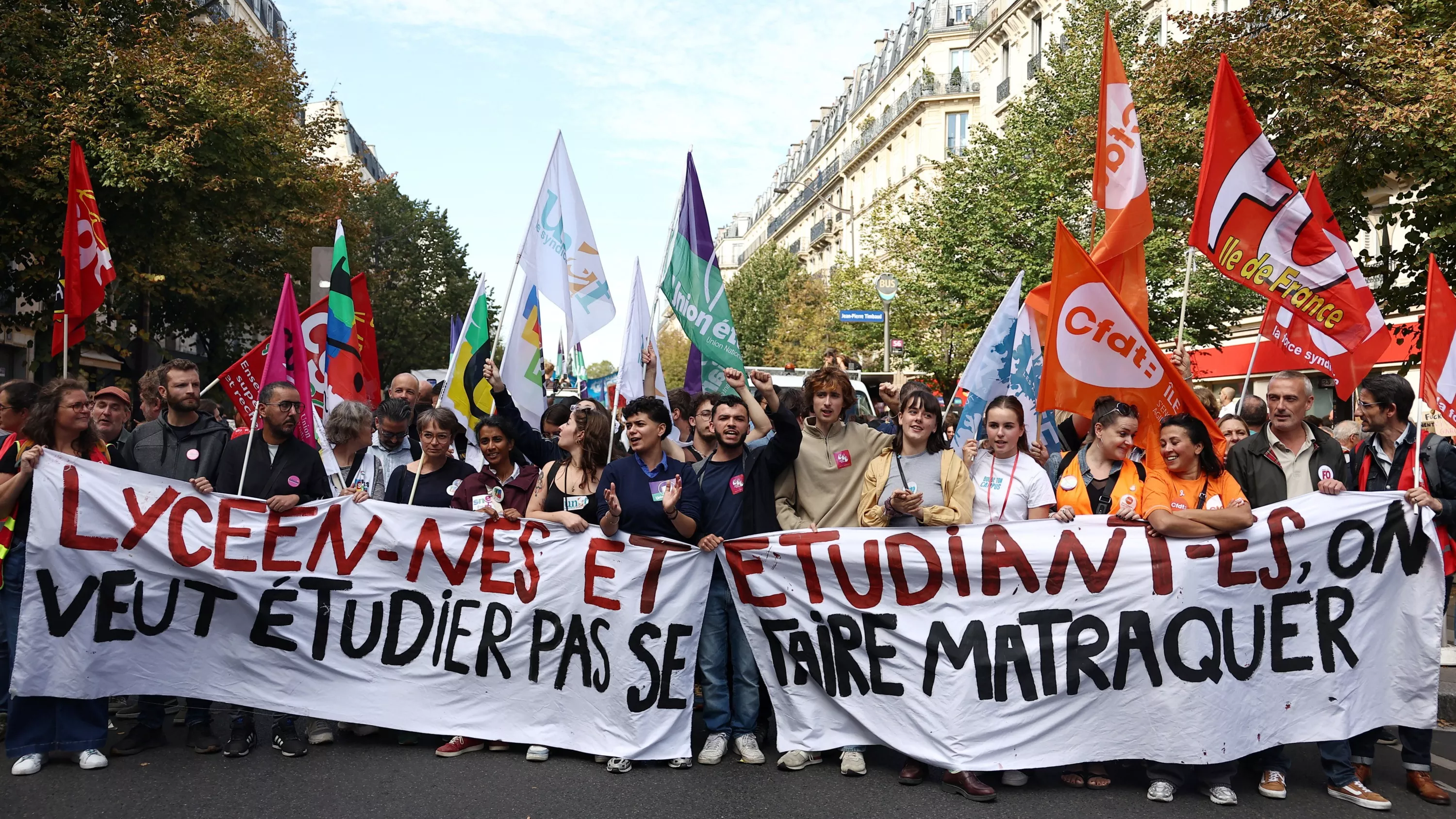 «Énorme participation», «excès de la police», «avant-goût de 2027»… La presse étrangère se passionne pour la mobilisation lycéenne
