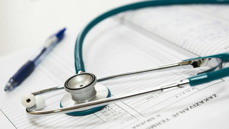 Entre 8 et 8,3% de hausse médiane selon le type de contrat: les tarifs des mutuelles et assurances santé vont encore plus flamber en 2027 que cette année