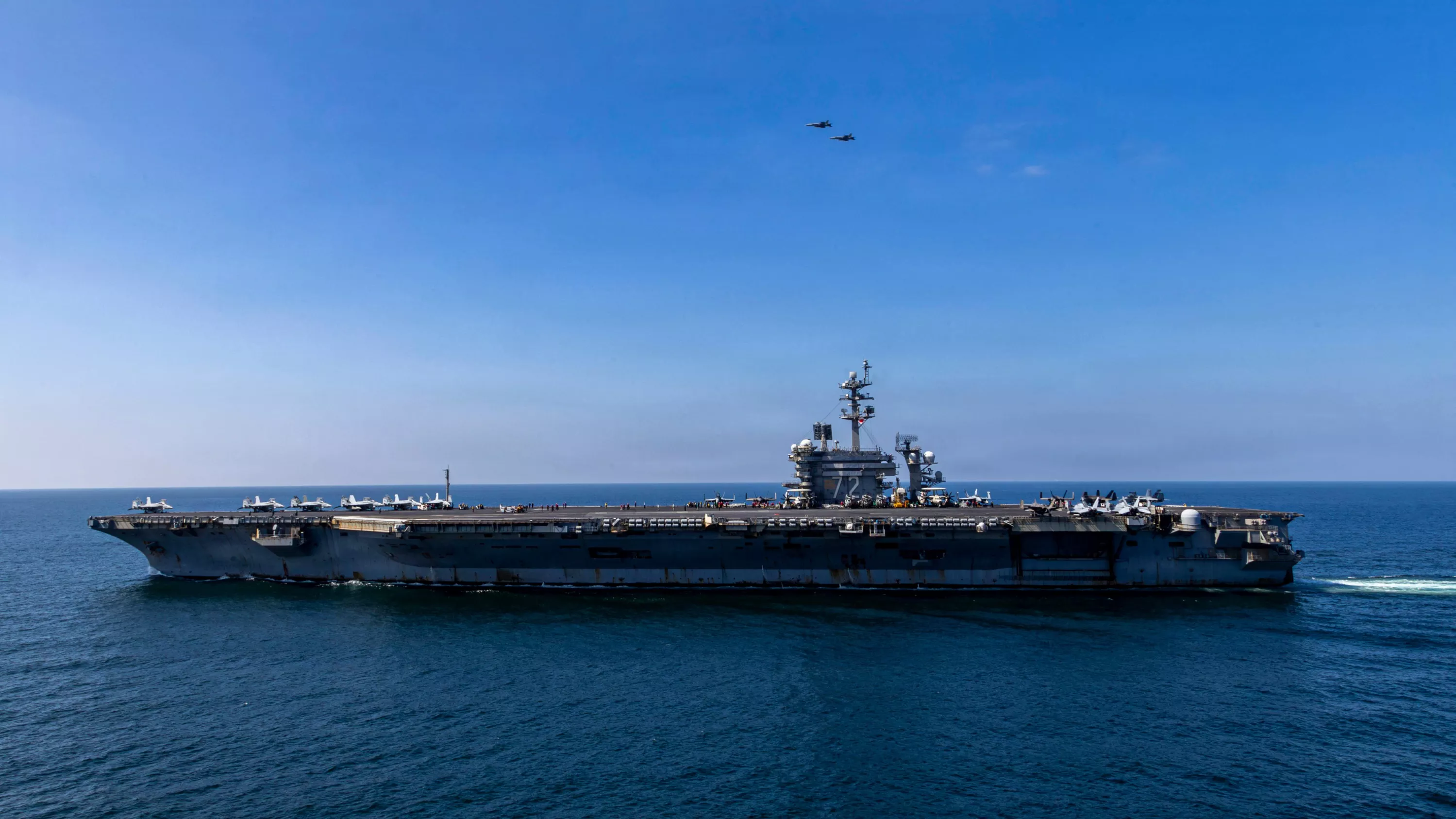 Envies suicidaires, pénurie d’eau, santé mentale... La vie à bord du porte-avions USS Abraham Lincoln, déployé au Moyen-Orient, suscite de vives inquiétudes