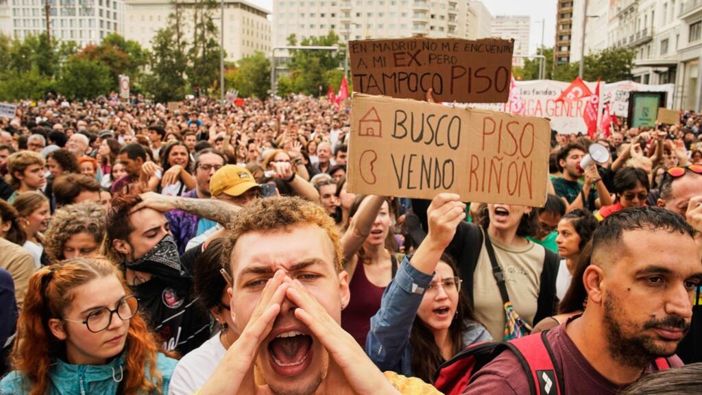 Espagne: après le rejet des mesures du gouvernement, des manifestations monstres pour le droit au logement