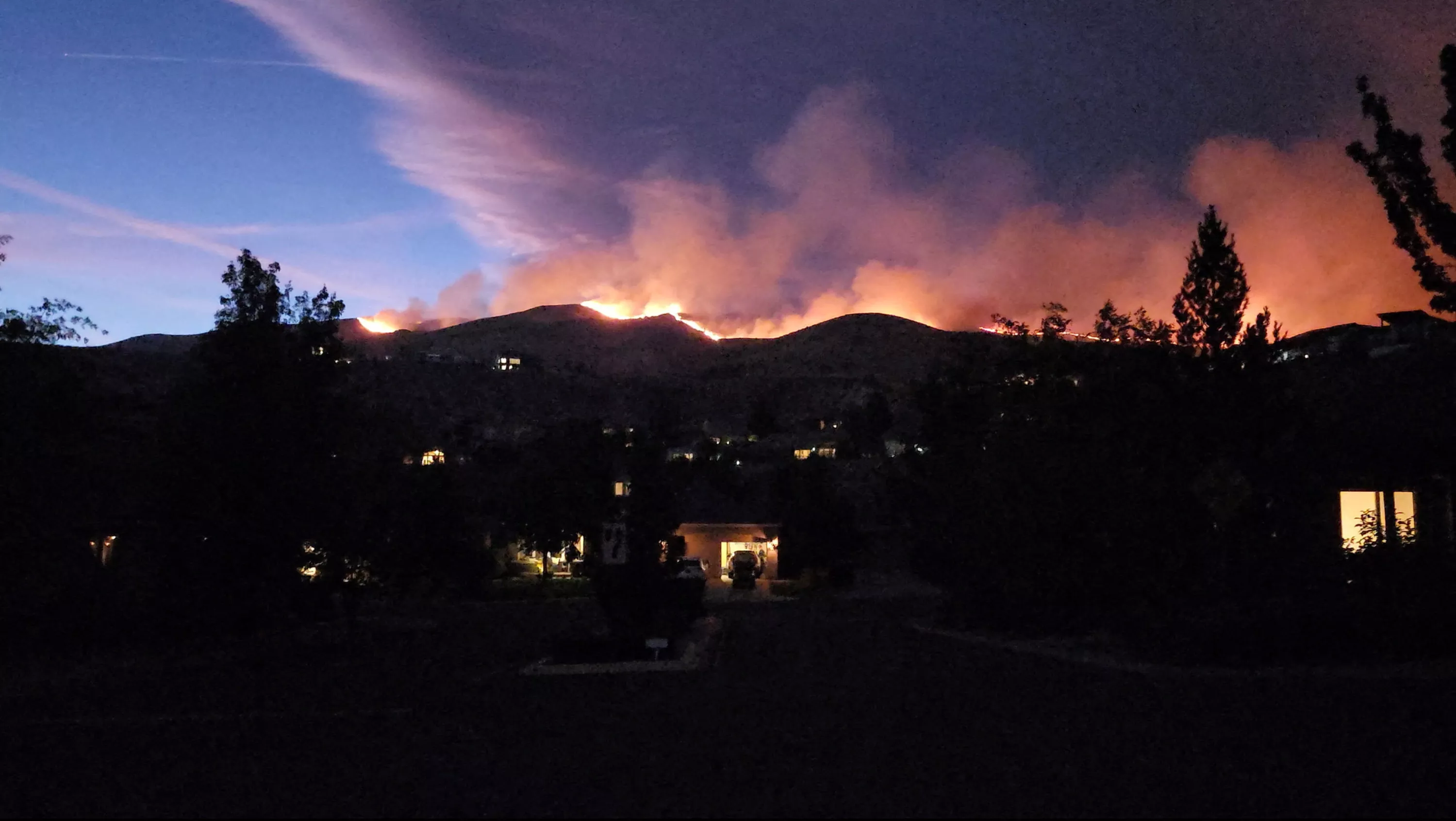 États-Unis : environ 90.000 évacués face au mégafeu de forêt «Hawk» dans le Nevada