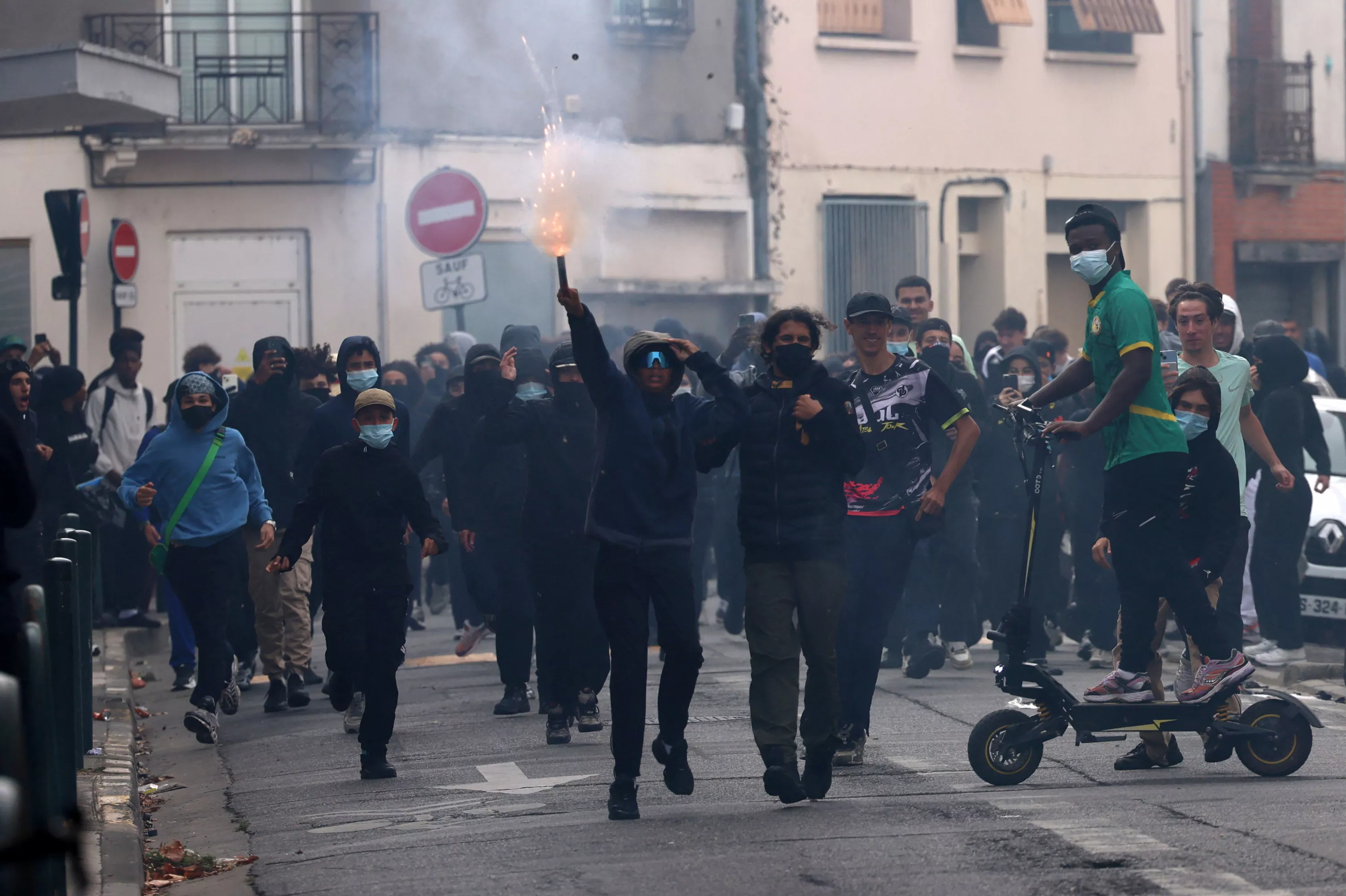 Exacerbée par le mouvement lycéen, la violence de rue dépasse un niveau historique en France