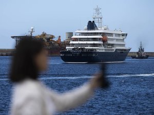 DIRECT Hantavirus sur un navire de croisière : le nombre de cas confirmés porté à 8 après des tests positifs sur une Française et un Américain