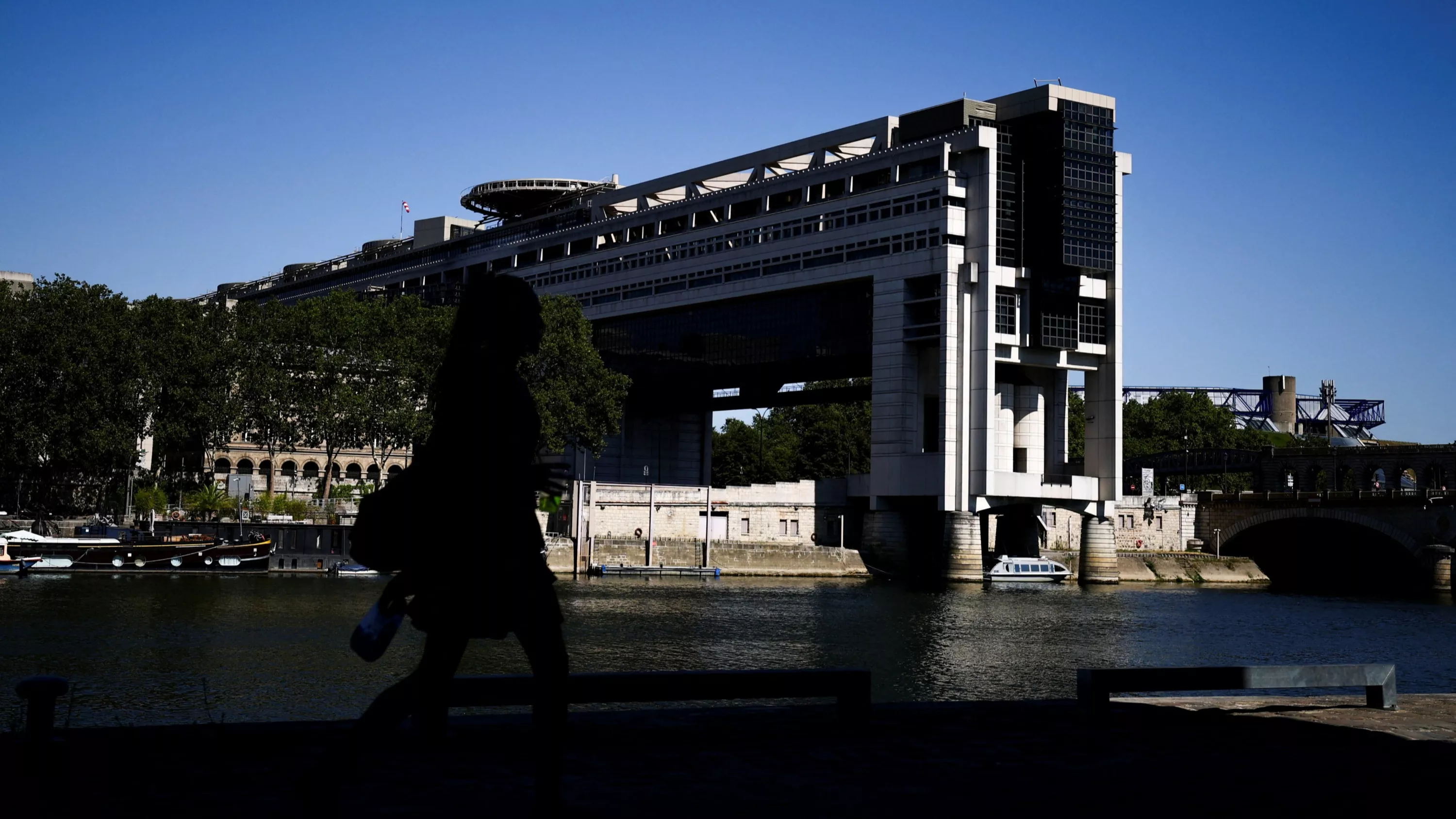 Face à un coût de la dette qui bondit, la France emprunte à 4 % sur 10 ans