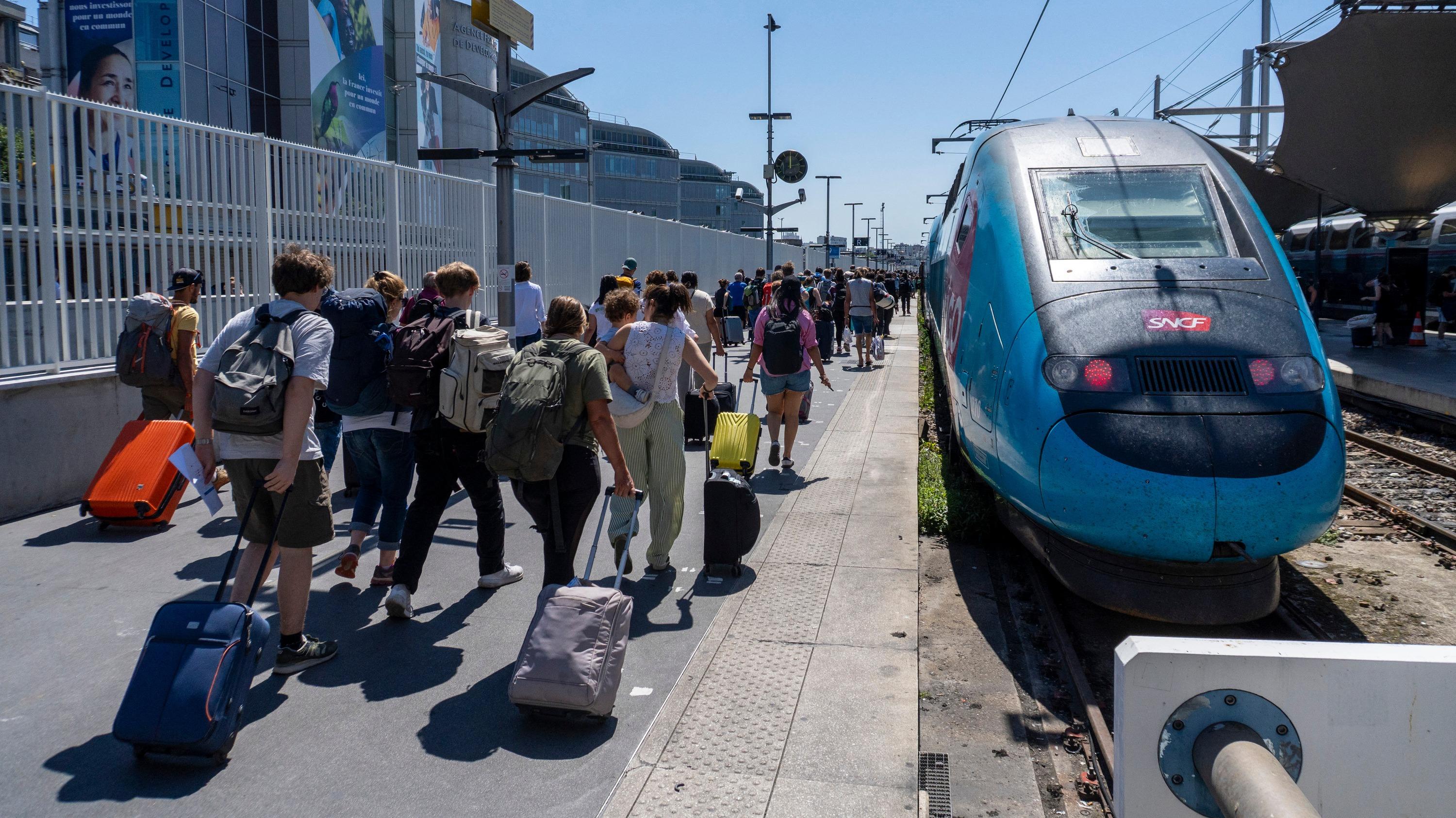 « Le ferroviaire profite d’un effet d’aubaine » : en pleine crise au Moyen-Orient, la SNCF tire plus que jamais son épingle du jeu