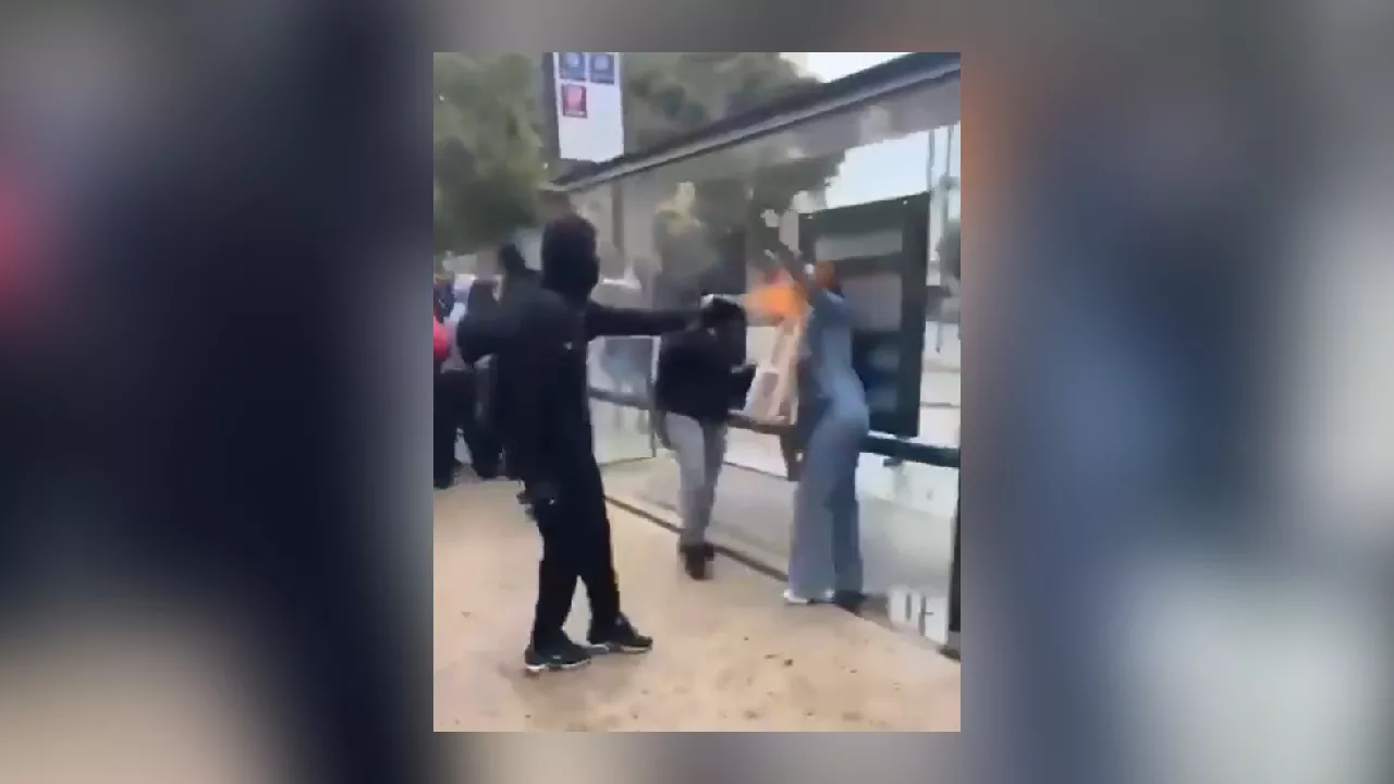Femme brûlée avec un spray inflammable à Marseille : un mineur de 15 ans déféré en vue d’une mise en examen pour «acte de barbarie»