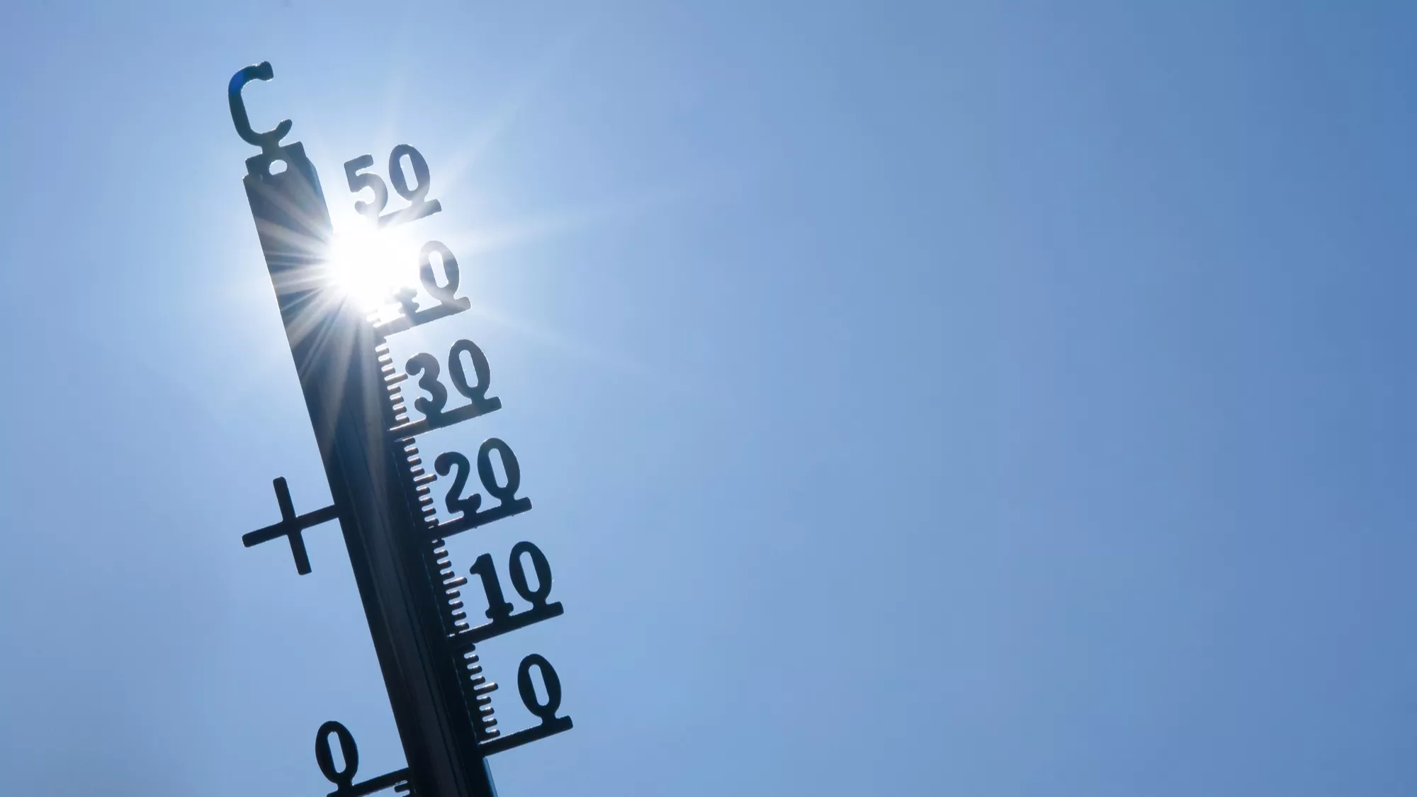 Fermer les volets, blanc de Meudon, linge mouillé... Les conseils anti-canicule pour garder de la fraîcheur dans votre logement