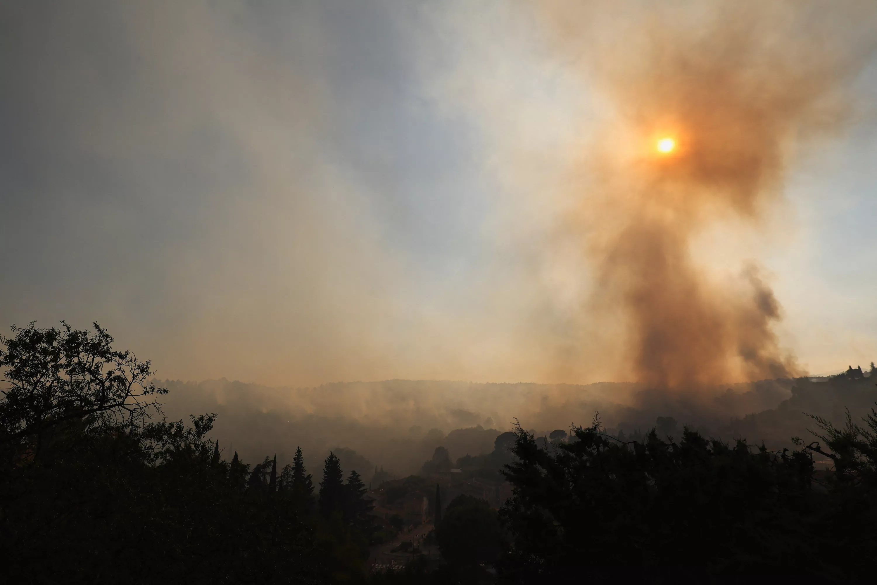Feu «stabilisé» en Gironde : la canicule peut-elle faire repartir l’incendie ?