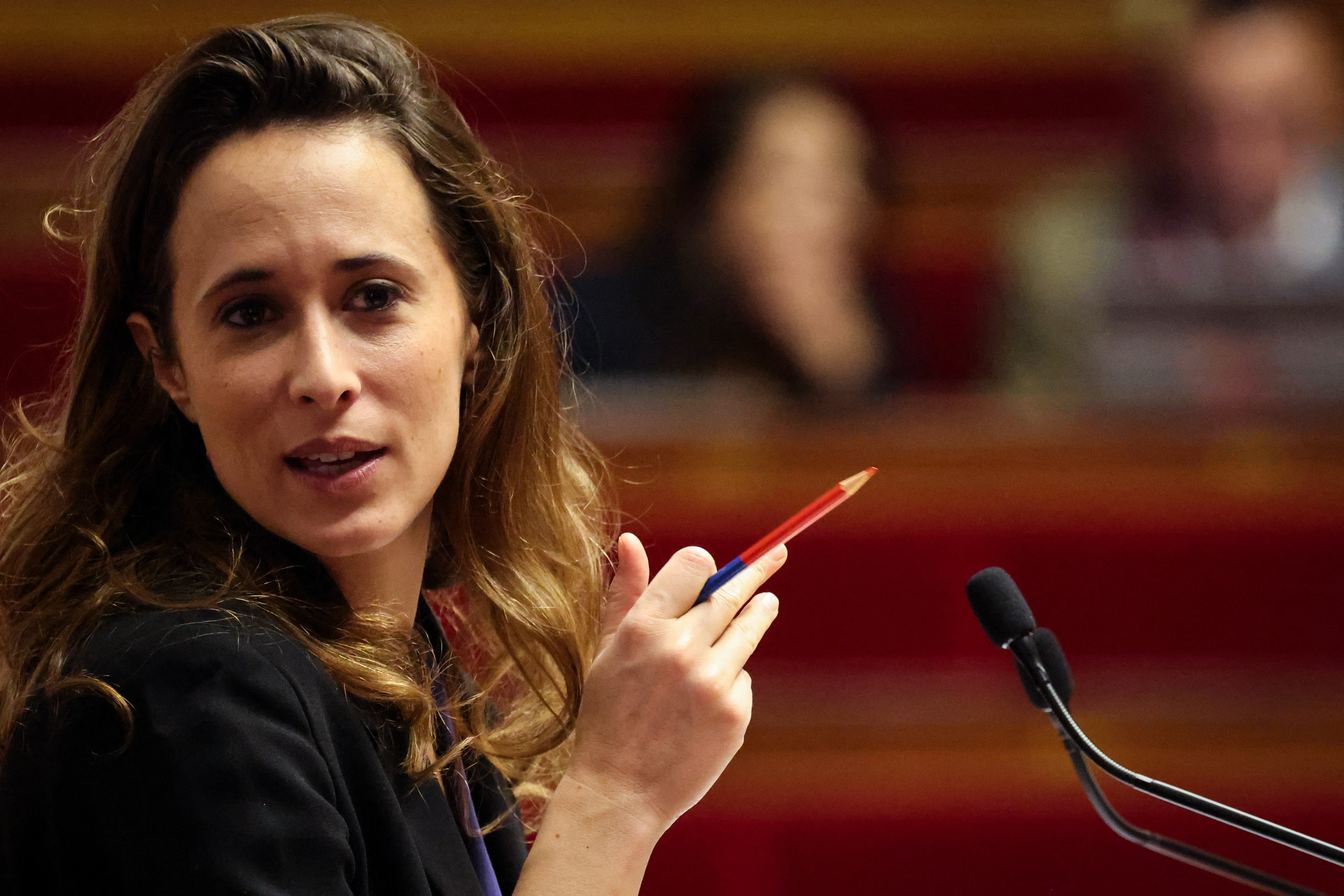Nationaliser TotalEnergies contre la hausse des prix des carburants ? «Pourquoi pas», répond la députée LFI Clémence Guetté