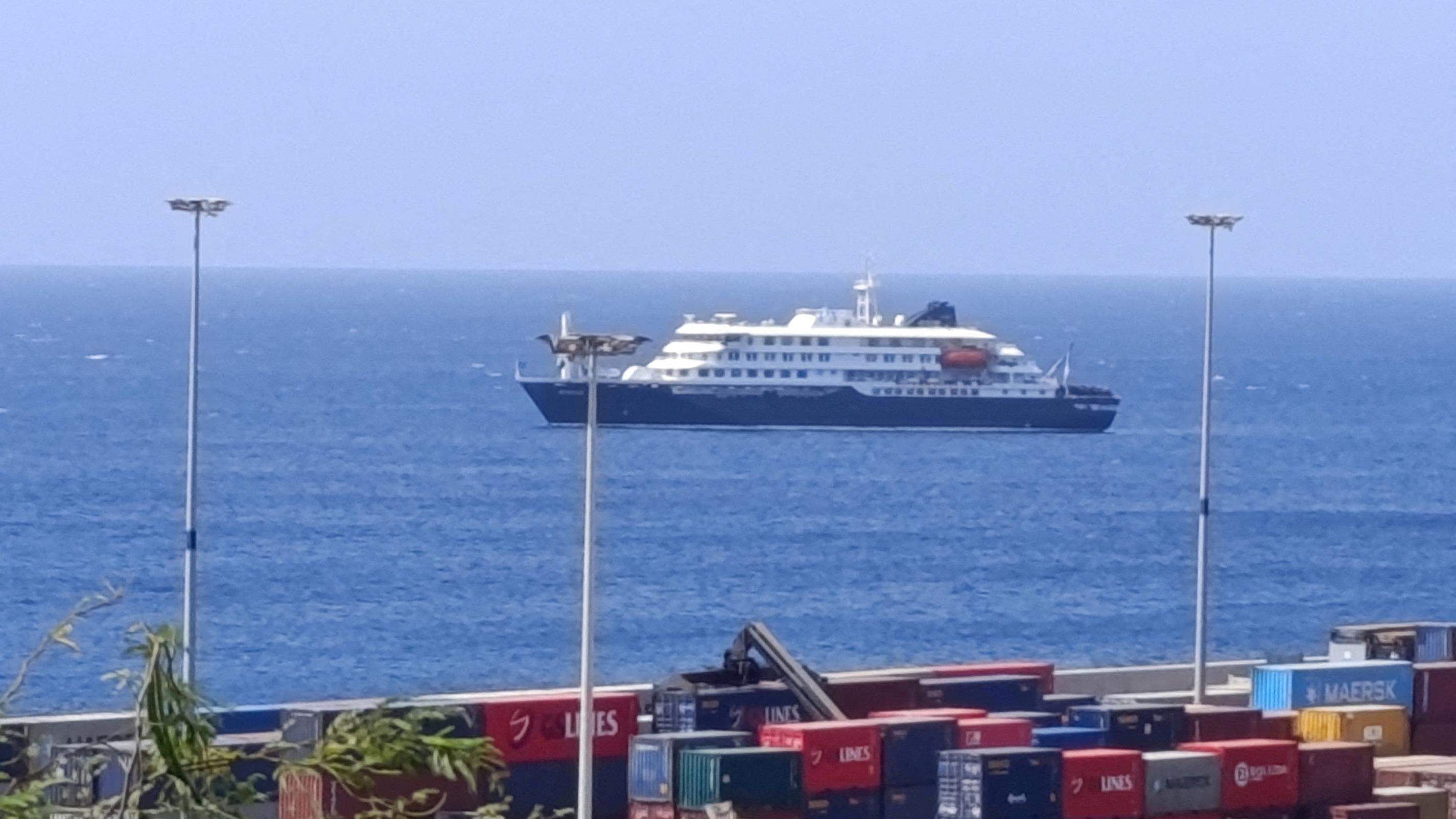 EN DIRECT - Hantavirus : le navire «MV Hondius» attendu dimanche matin aux Canaries, des vols de rapatriement déjà prévus, y compris vers la France