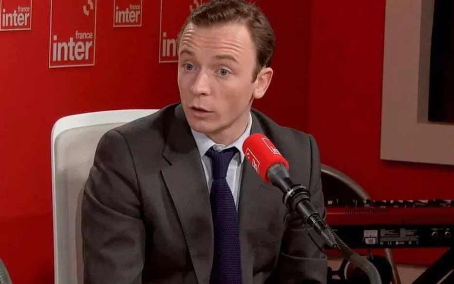 France Inter : la direction cède à la pression des syndicats et supprime l’édito de Charles Sapin
