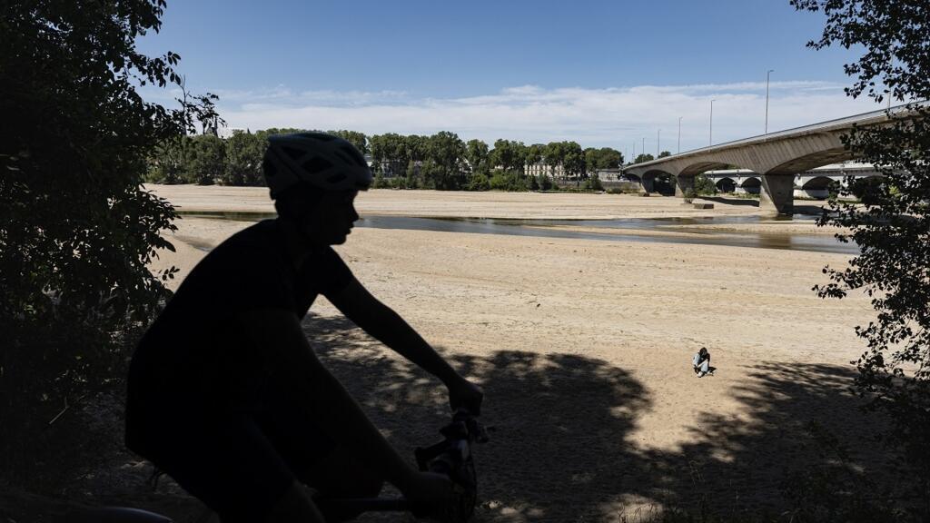 France: la quatrième vague de chaleur de l'été arrive et inquiète le sud-ouest en proie aux flammes