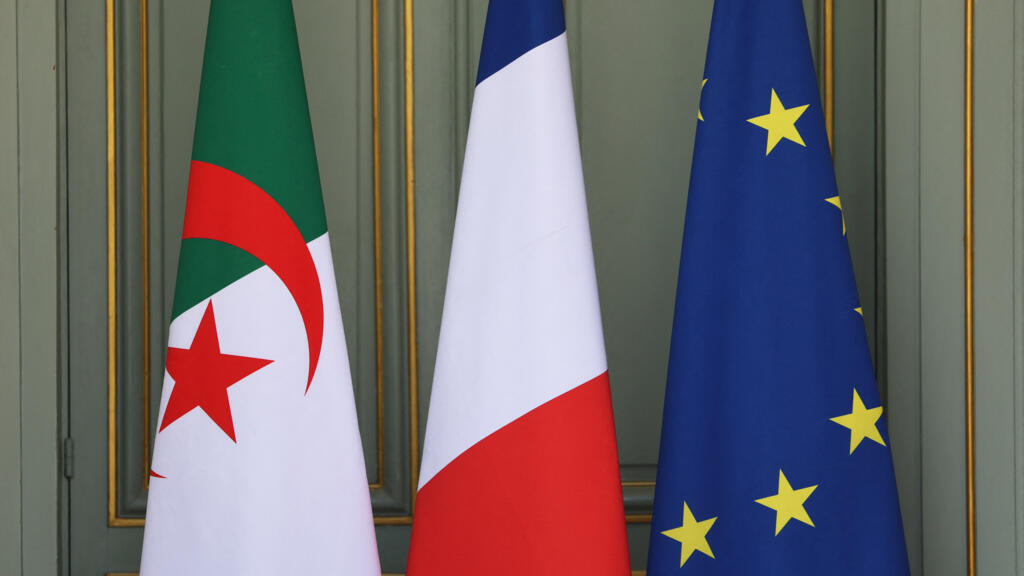 France: retour à la délivrance de 250 000 visas par an aux ressortissants algériens, droite et extrême droite s'indignent