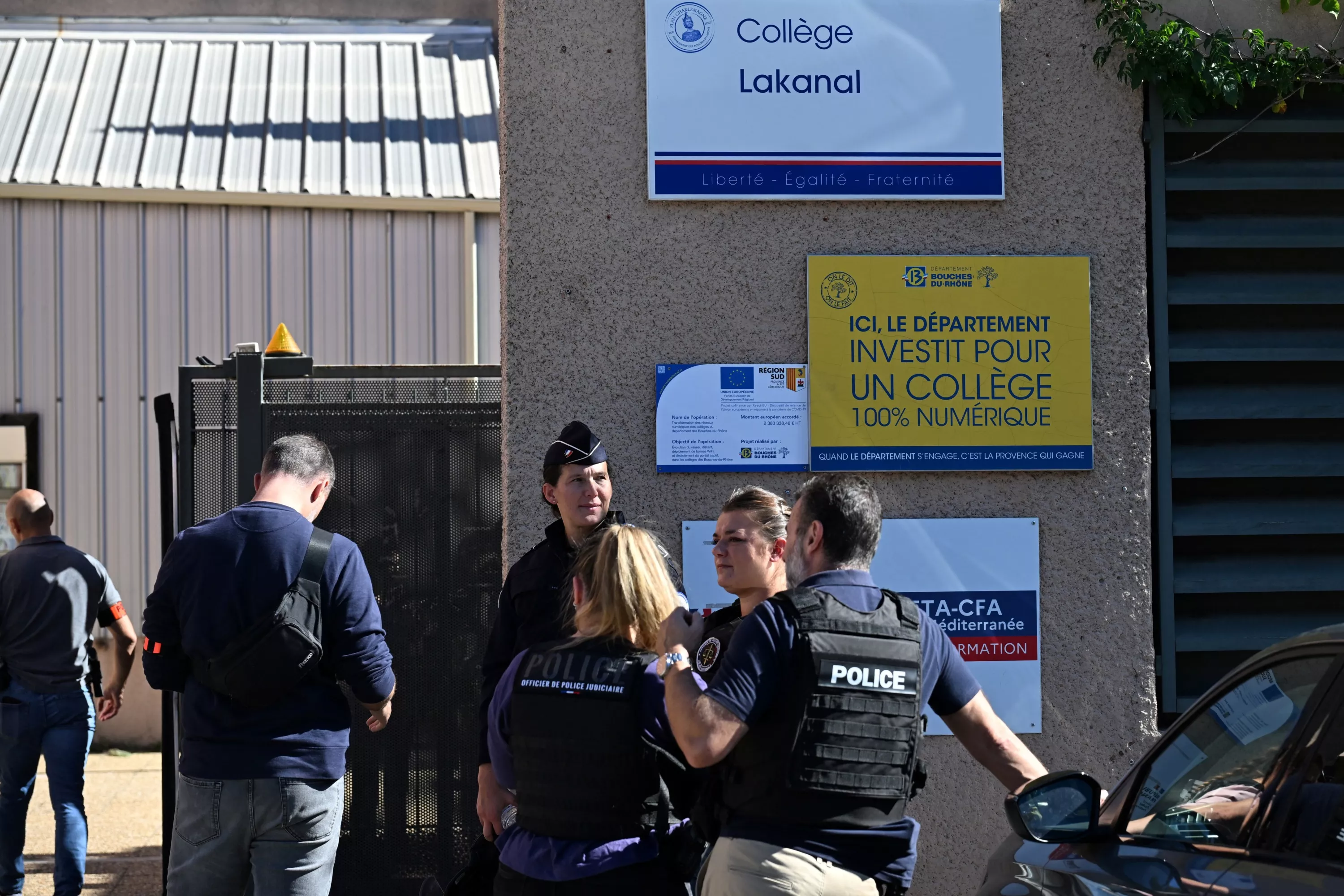 Fusillade d'Aubagne : le tireur de 14 ans reconnaît les faits mais conteste «avoir voulu tuer», indique le parquet antiterroriste