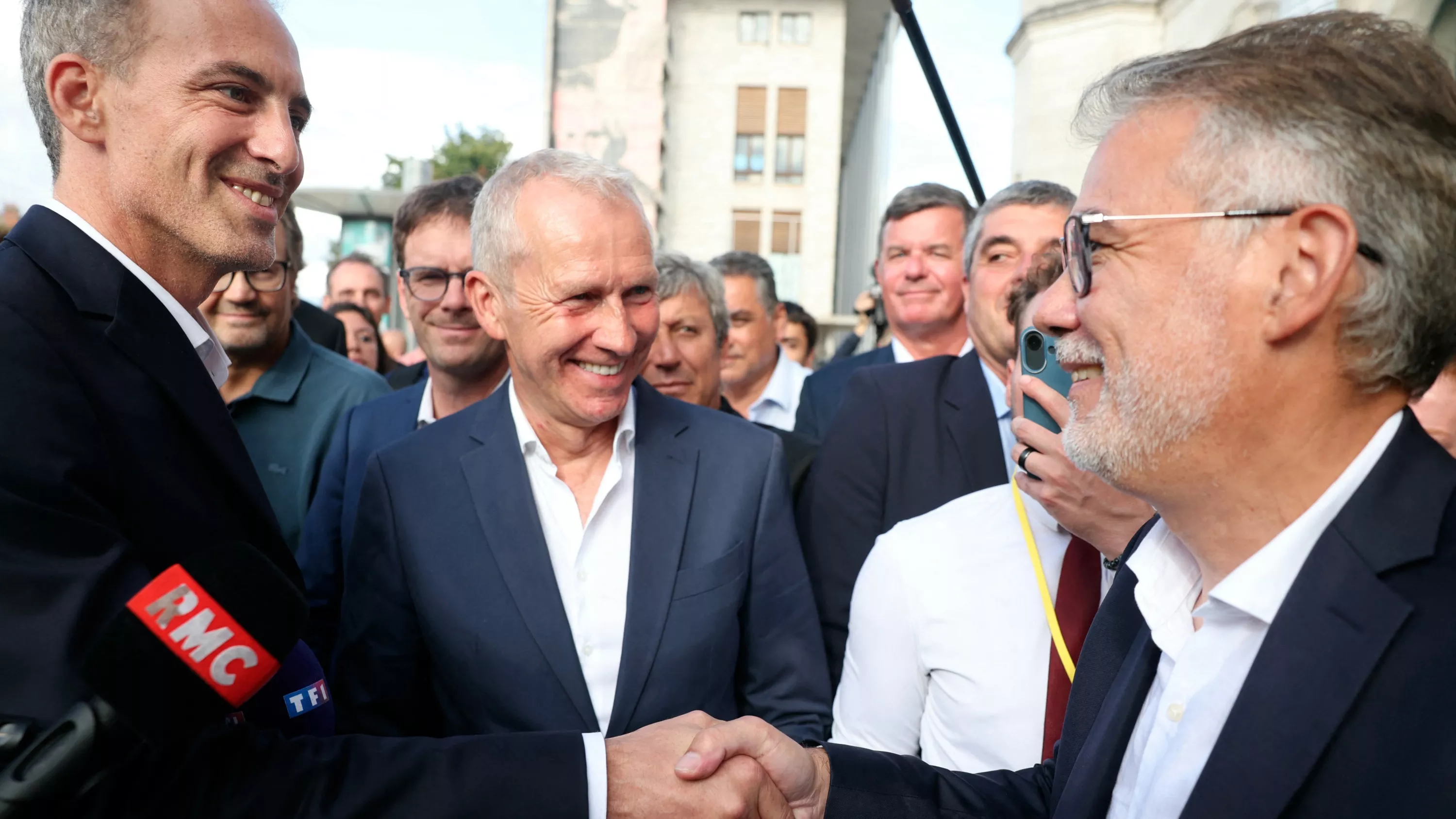 Glucksmann, Faure, Hollande… À Blois, la primaire parasite la rentrée des socialistes