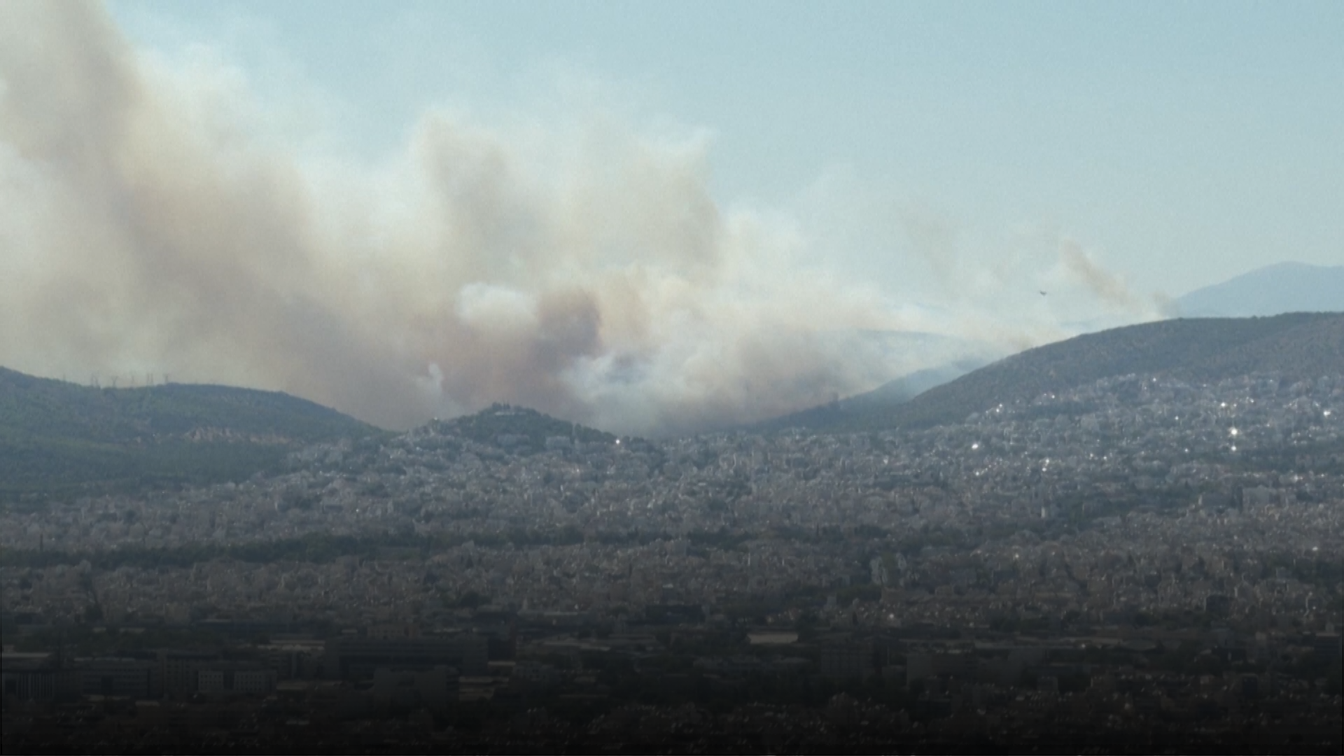 Grèce : les images de nouveaux incendies aux portes d’Athènes, où des évacuations ont été ordonnées
