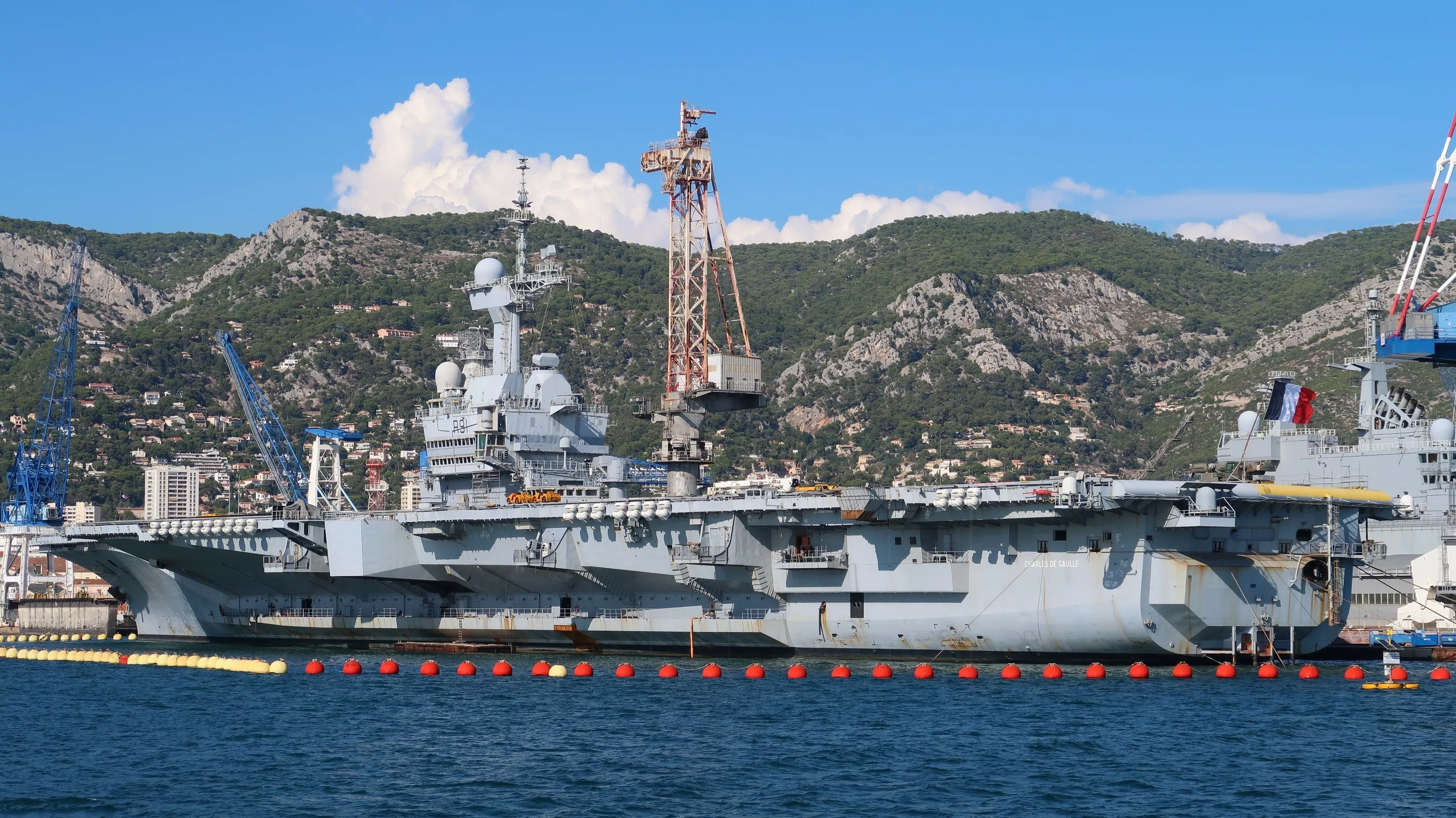 Guerre au Moyen-Orient : le porte-avions Charles de Gaulle rentre à son port d’attache de Toulon, annonce Emmanuel Macron