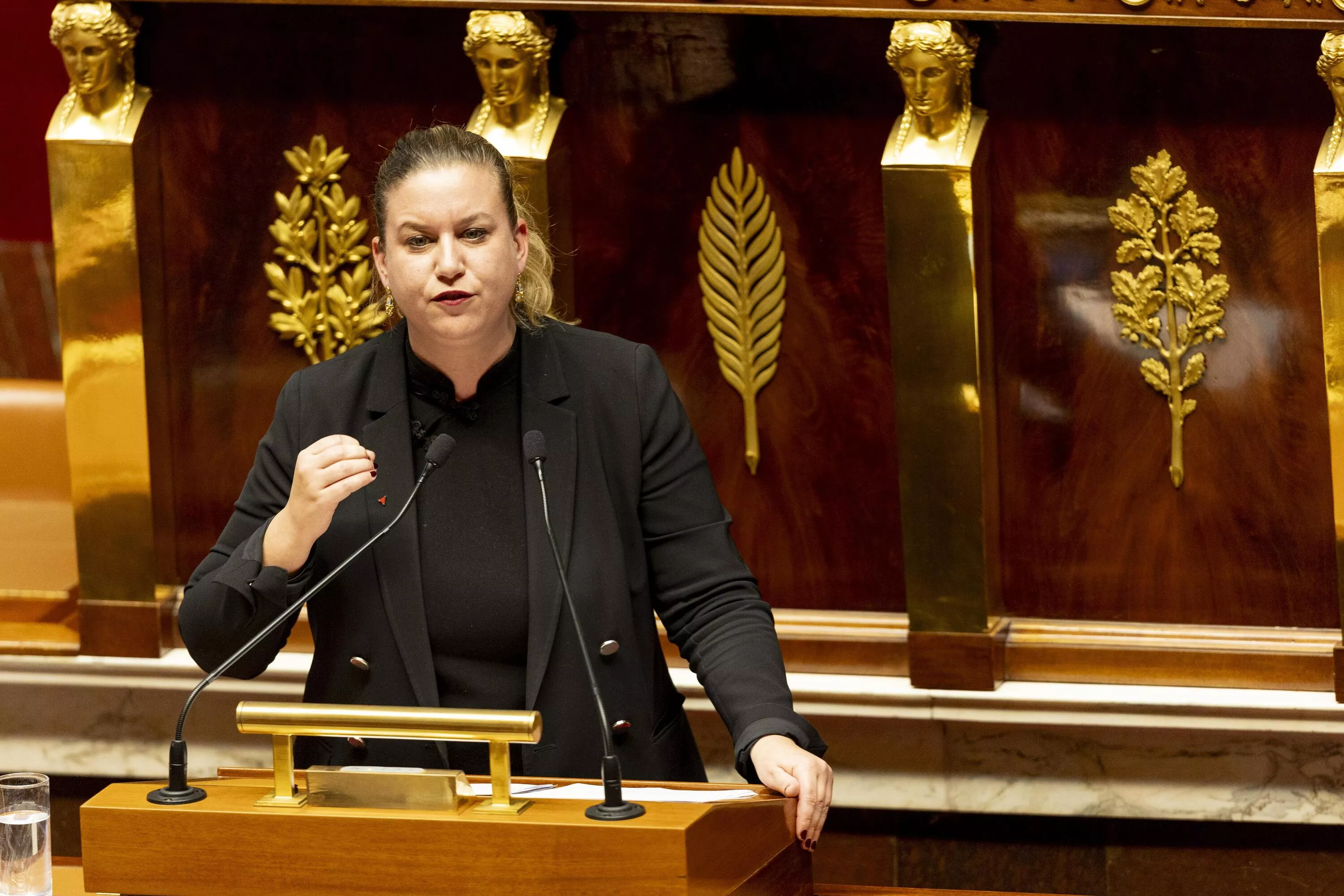 «Il doit démissionner» : après la mort de Lyhanna, Mathilde Panot reproche à Gérald Darmanin d’avoir enclenché une «clochardisation de la justice»