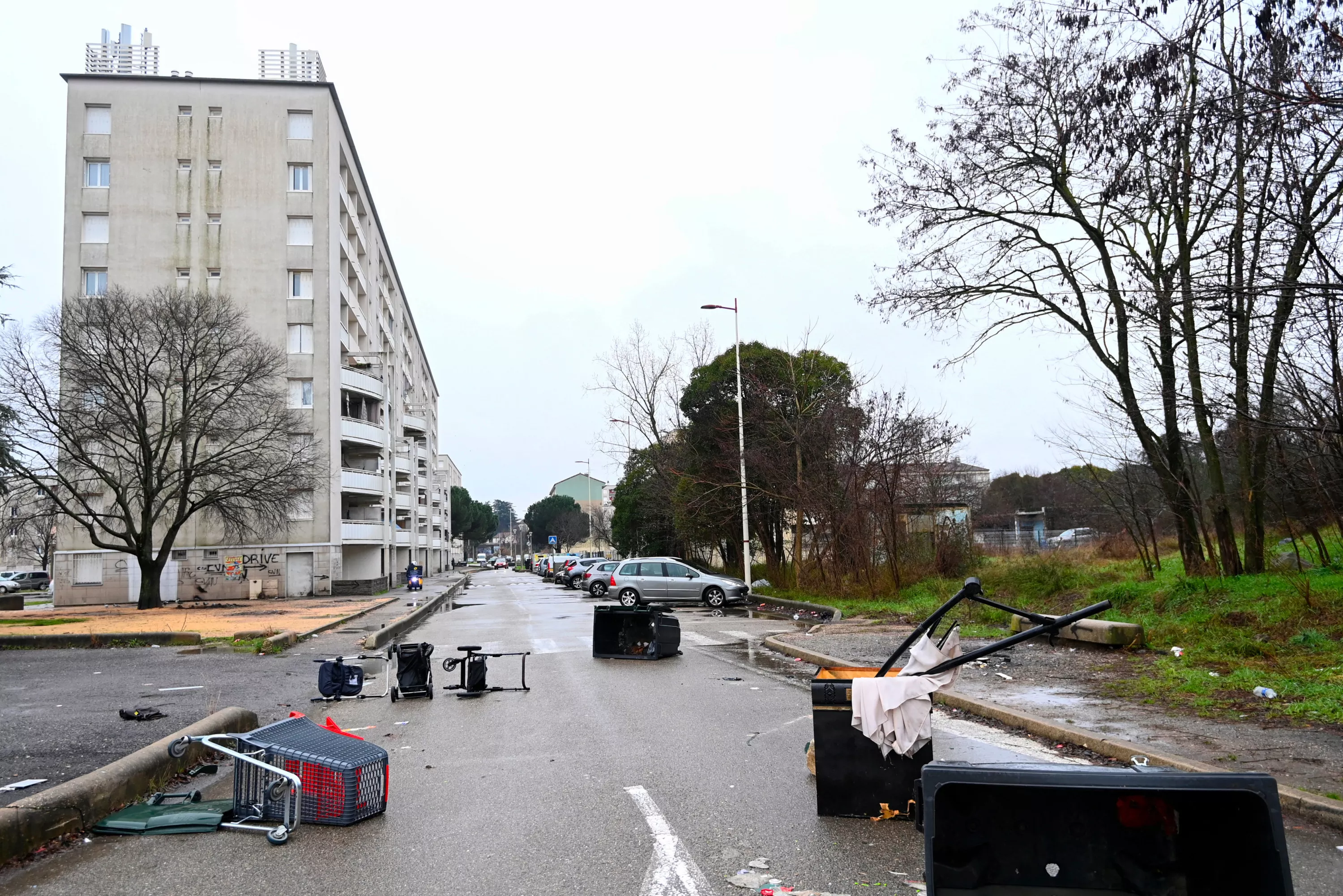 «Il a fait le malin, alors ils ne vont pas le lâcher» : à Alès, une étonnante banalisation de la violence après les menaces de mort répétées contre le maire