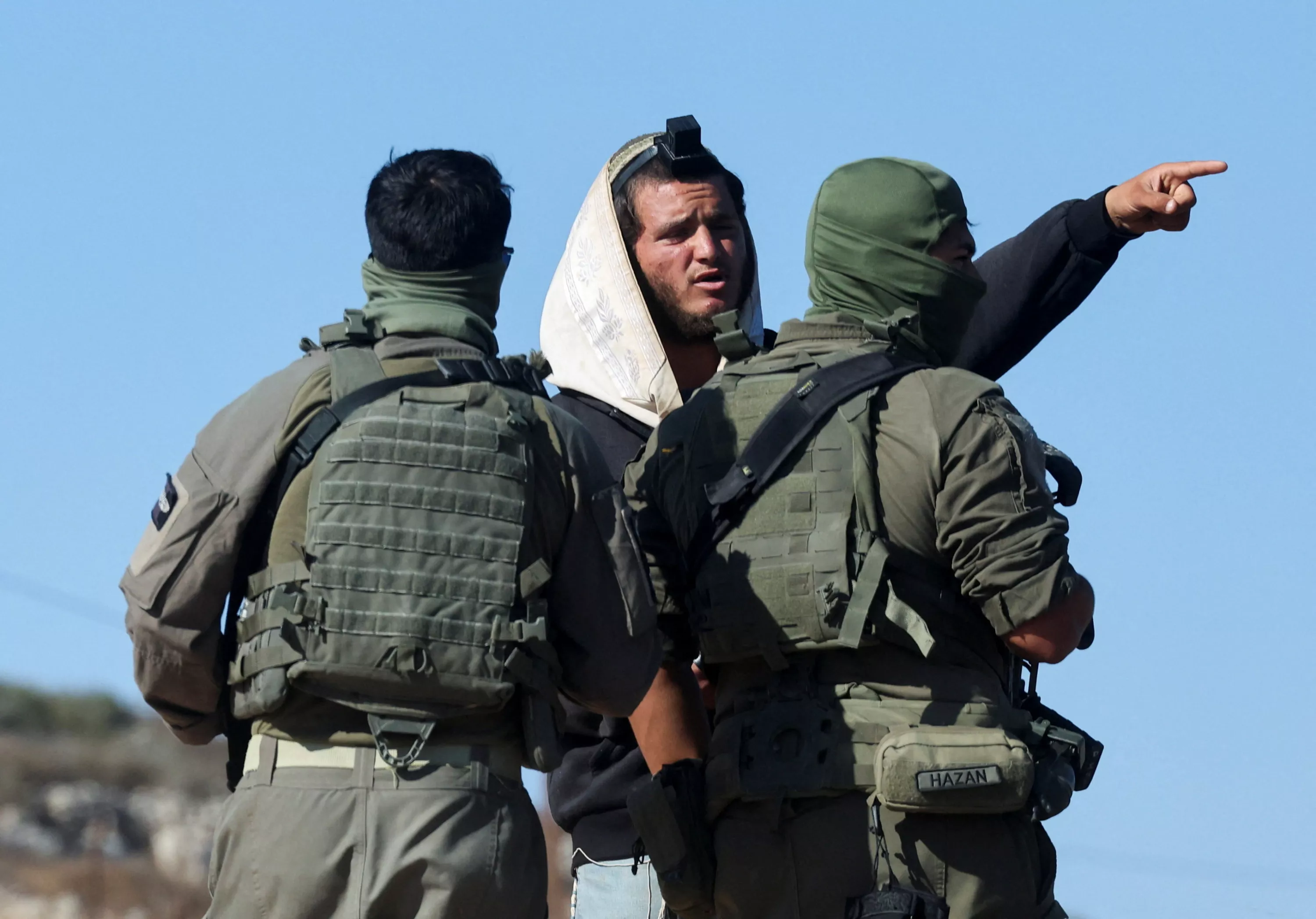 « Il faut être un professionnel pour les distinguer » : en Cisjordanie, quand colons et armée israélienne se confondent