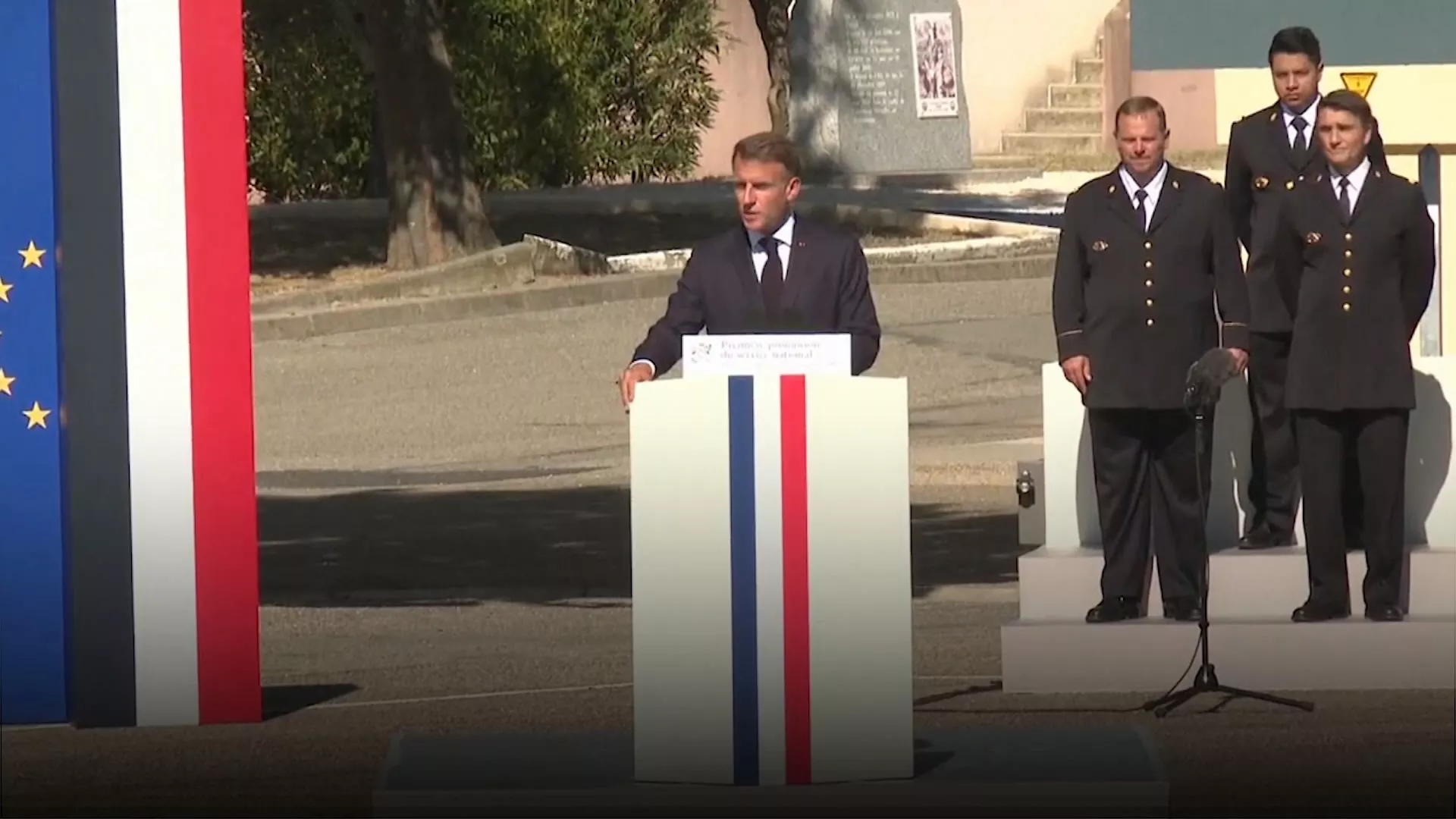 «Il faut un nom qui parle à votre génération»: Emmanuel Macron donne  le nom d’Henri Fertet à la première promotion du service militaire national