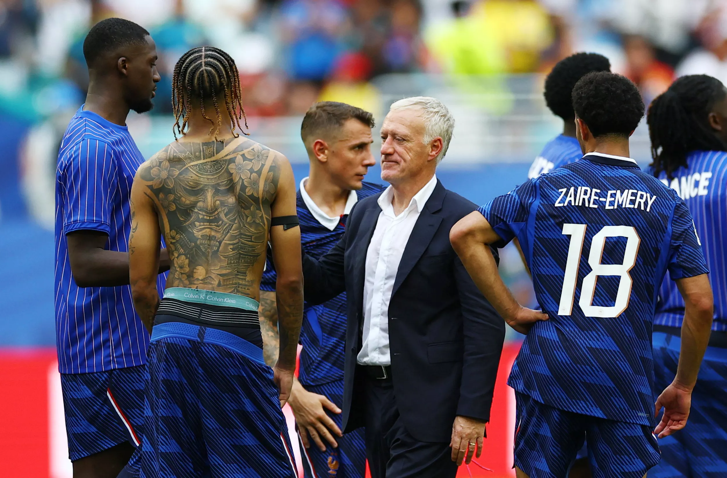 «Il n’y a rien de plus beau que ce maillot» : applaudissements et émotions, la dernière conférence de presse touchante de Didier Deschamps