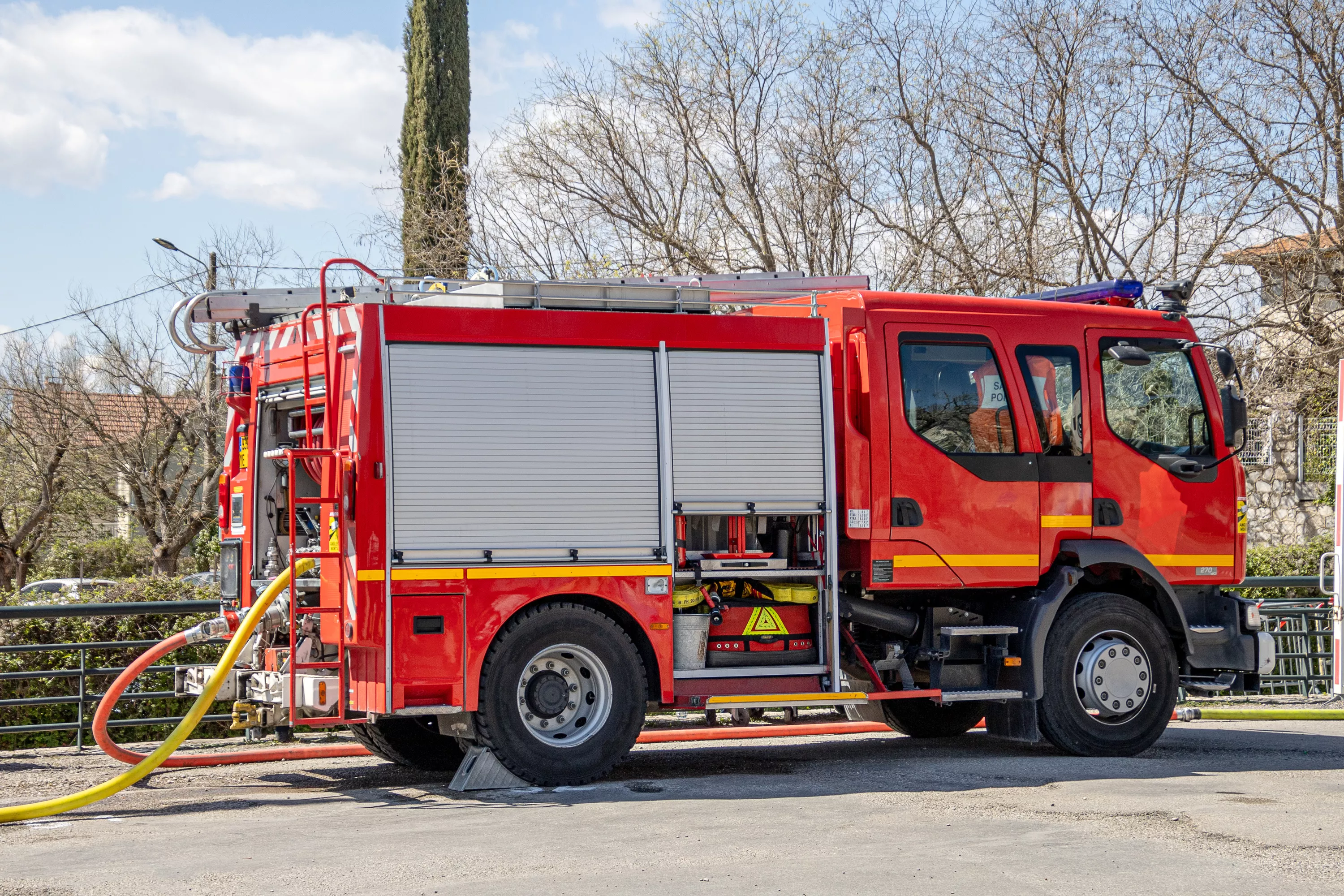 Incendie à Canet-en-Roussillon : 3000 personnes évacuées, un yacht en feu