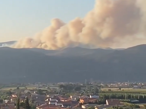 Incendie dans les Pyrénées-Orientales : plus de 1 000 hectares parcourus par les flammes, certains maires sommés de rassembler les habitants isolés