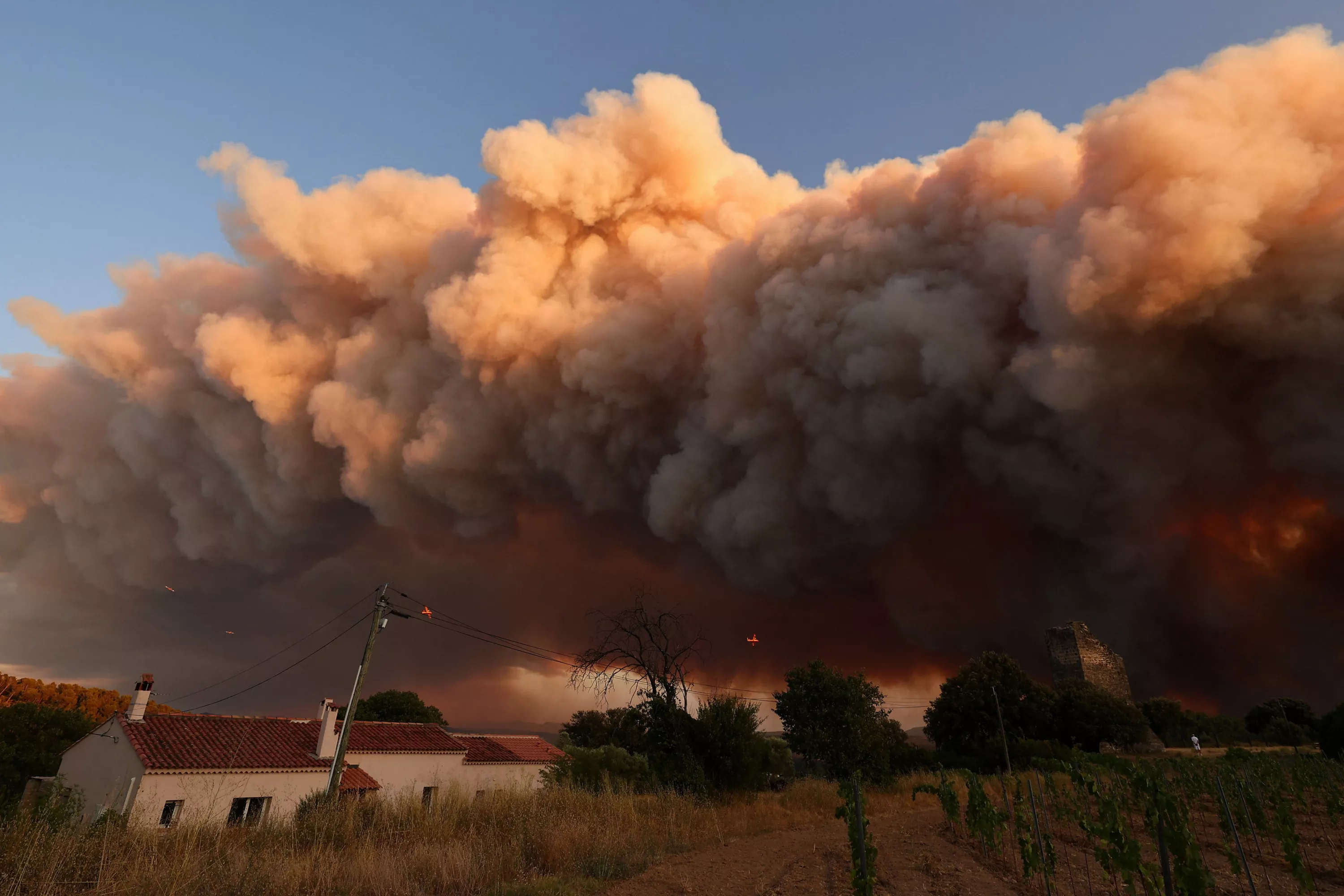 Incendie dans le Var : plus de 2300 foyers privés d'électricité, principalement à Cotignac